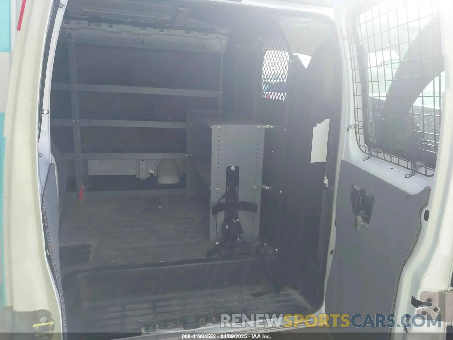 8 Photograph of a damaged car 1GCWGAFP2N1189624 CHEVROLET EXPRESS CARGO 2022