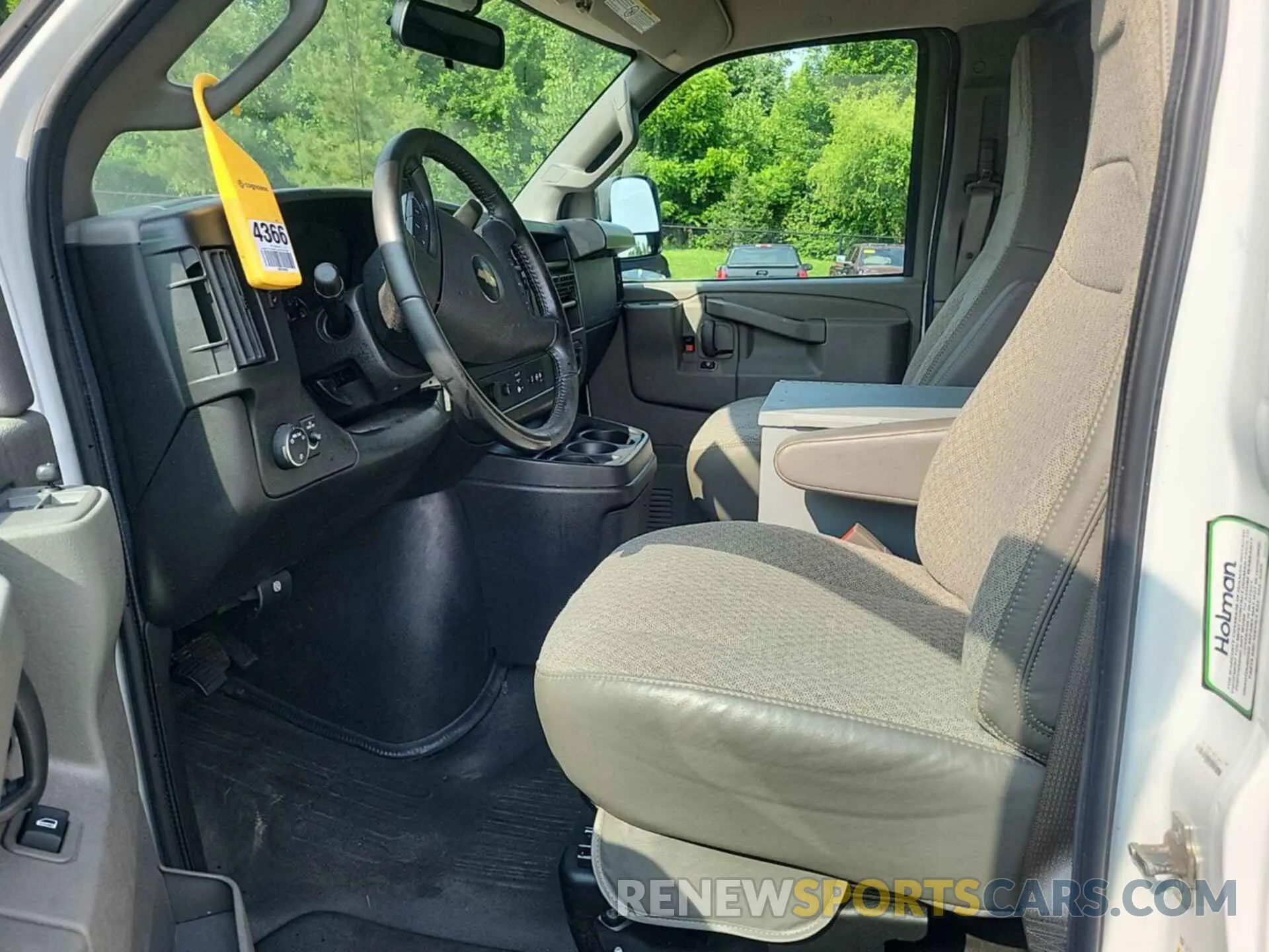 11 Photograph of a damaged car 1GCWGAFP2N1259977 CHEVROLET EXPRESS CARGO 2022