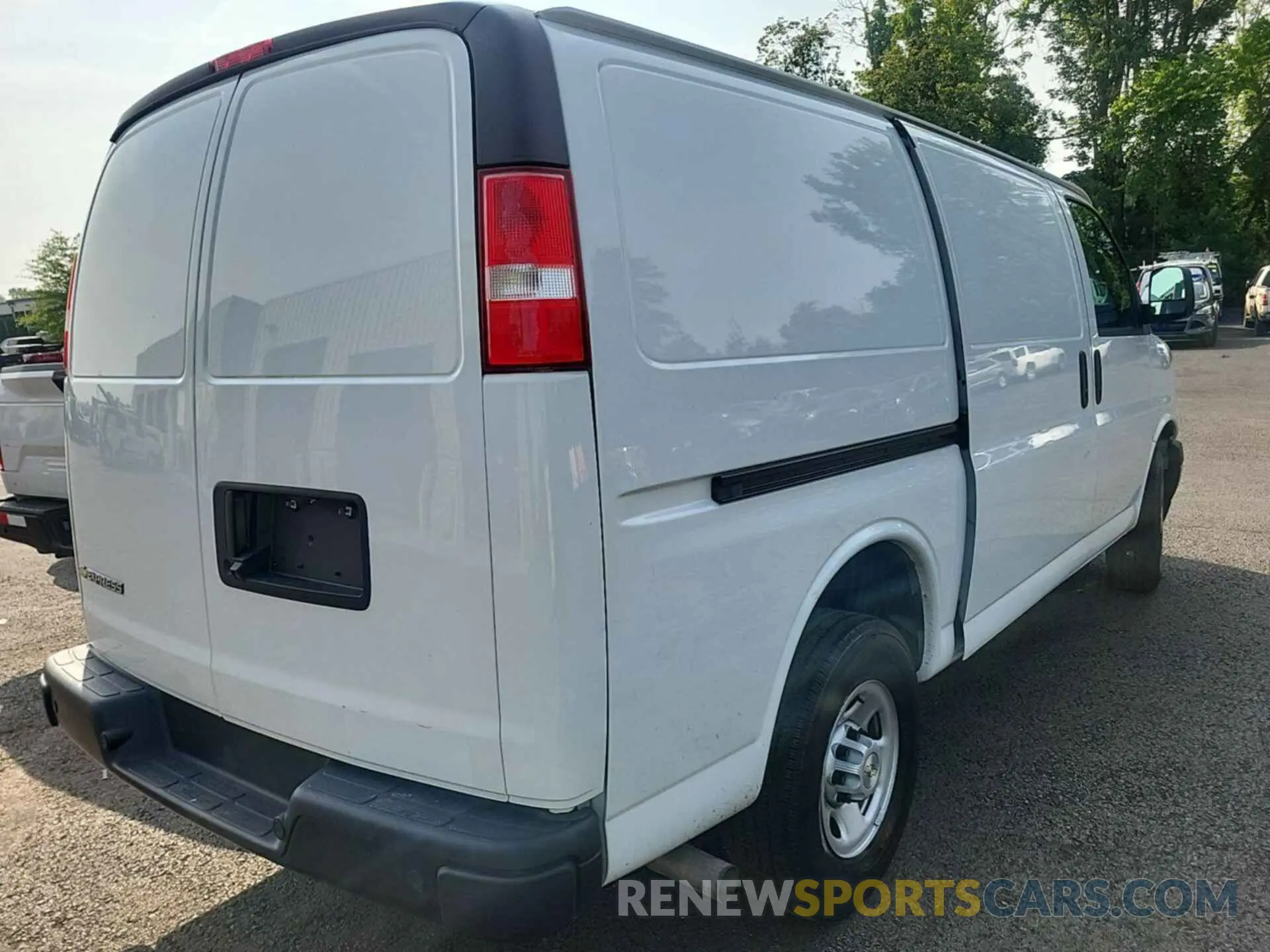3 Photograph of a damaged car 1GCWGAFP2N1259977 CHEVROLET EXPRESS CARGO 2022