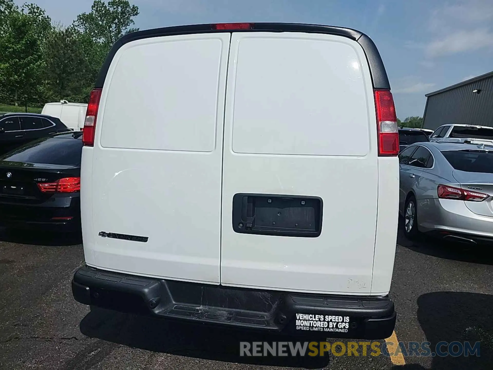 10 Photograph of a damaged car 1GCWGAFP2N1270882 CHEVROLET EXPRESS CARGO 2022