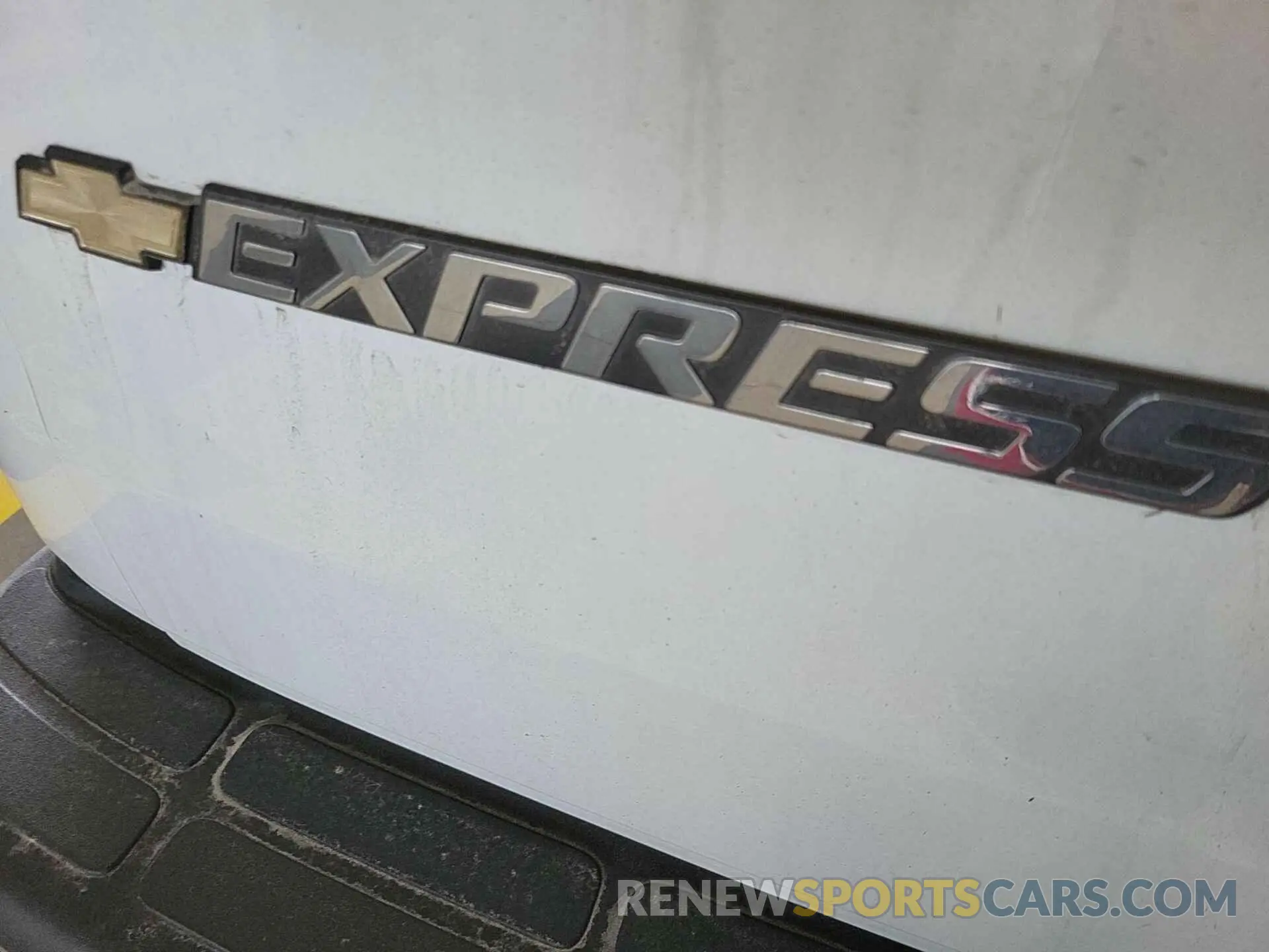 17 Photograph of a damaged car 1GCWGAFP2N1270882 CHEVROLET EXPRESS CARGO 2022