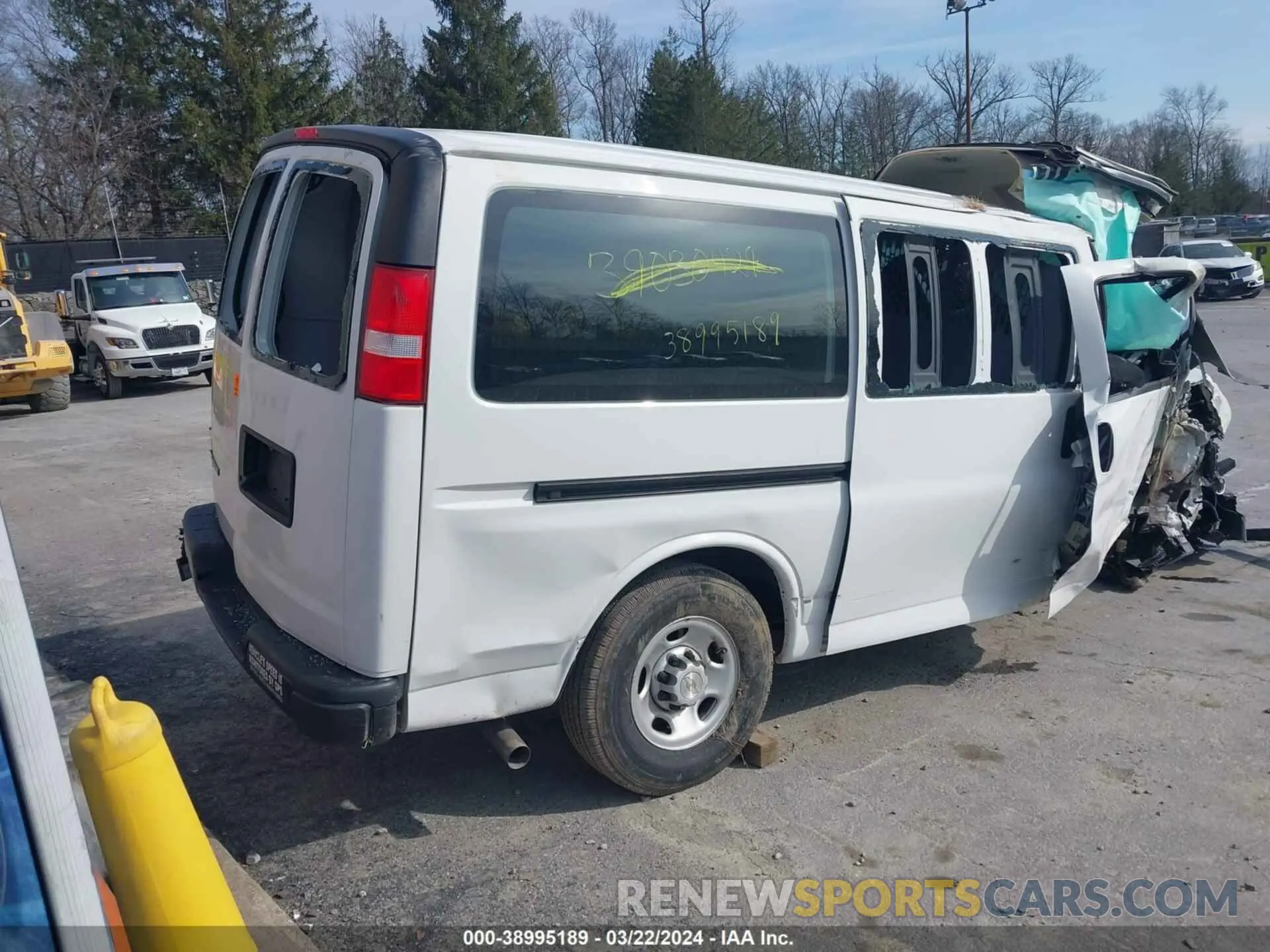 4 Photograph of a damaged car 1GCWGAFP8N1257148 CHEVROLET EXPRESS CARGO 2022