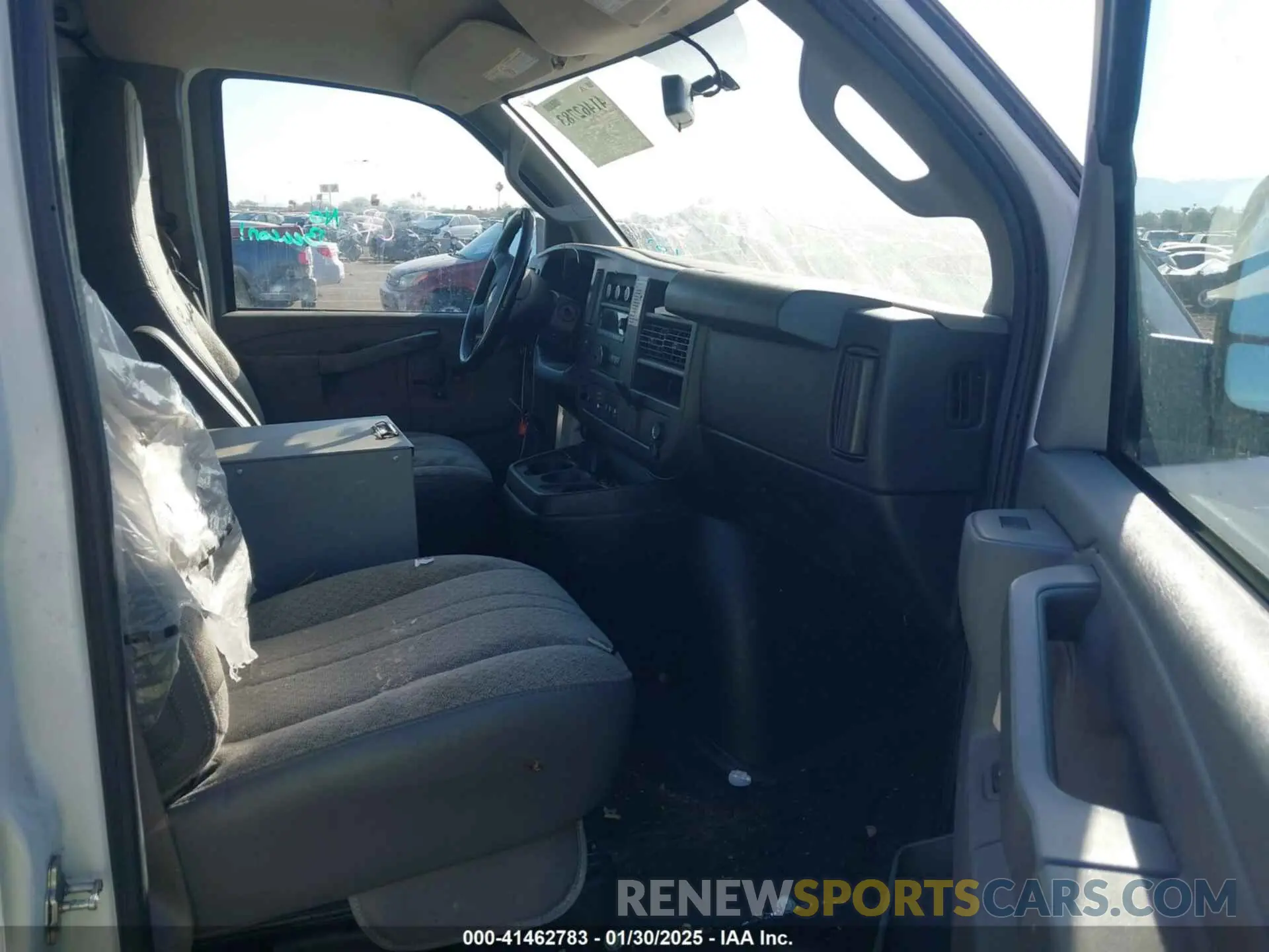 5 Photograph of a damaged car 1GCWGAFP9N1261774 CHEVROLET EXPRESS CARGO 2022