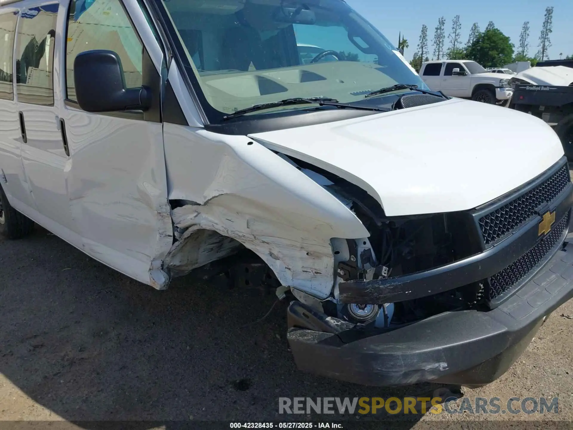 19 Photograph of a damaged car 1GCWGAFP2P1109998 CHEVROLET EXPRESS CARGO 2023
