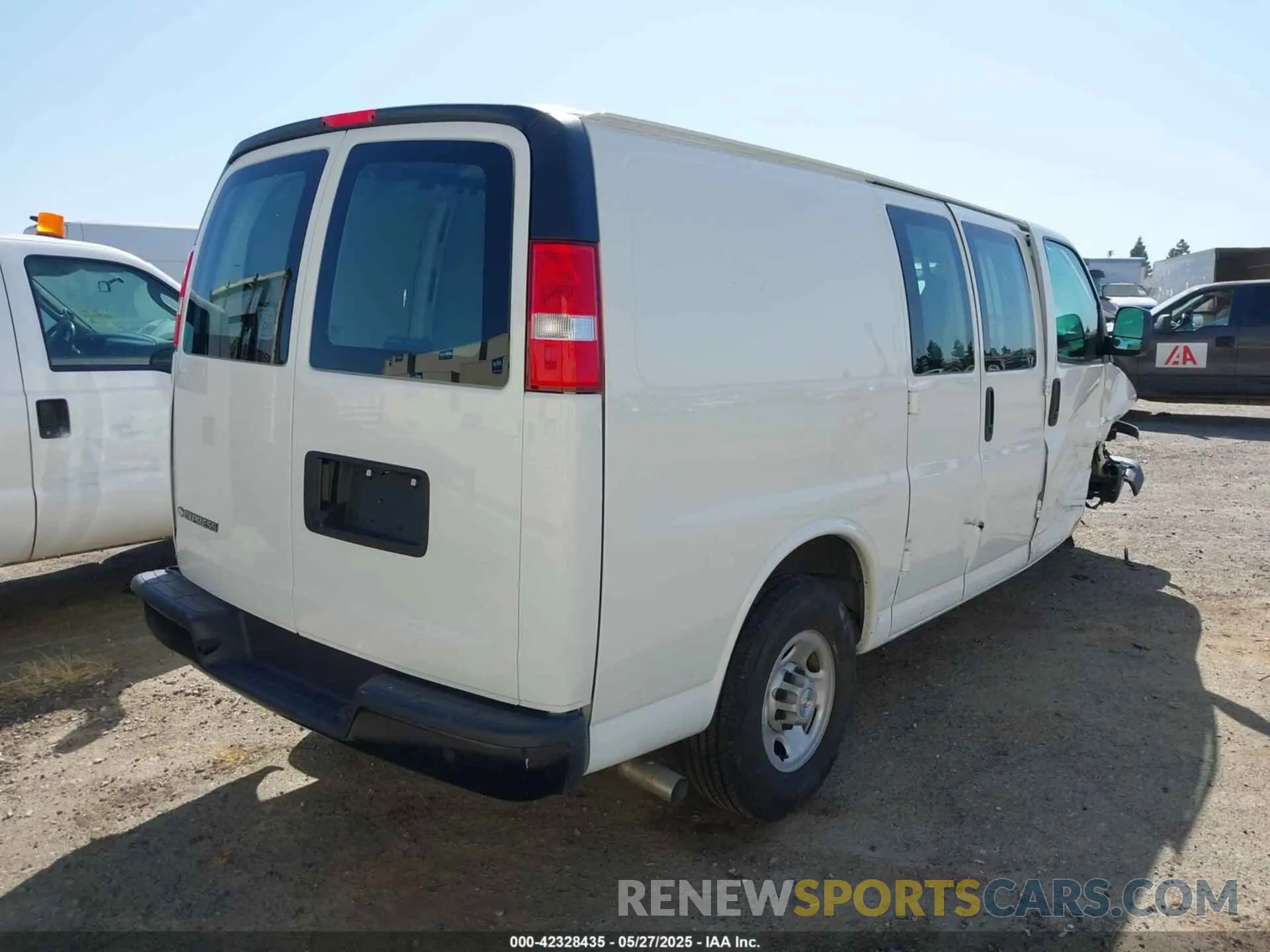 4 Photograph of a damaged car 1GCWGAFP2P1109998 CHEVROLET EXPRESS CARGO 2023