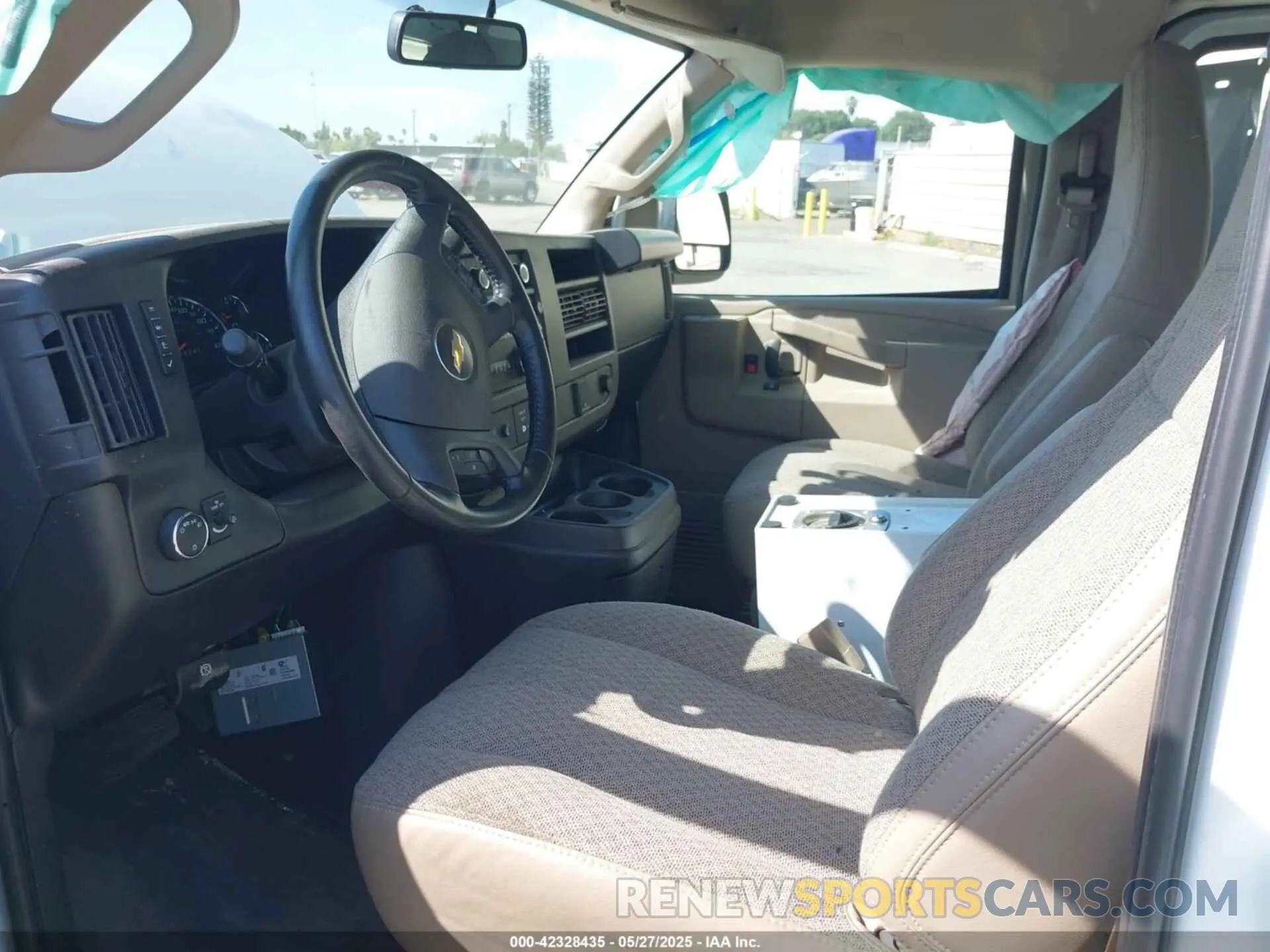 5 Photograph of a damaged car 1GCWGAFP2P1109998 CHEVROLET EXPRESS CARGO 2023