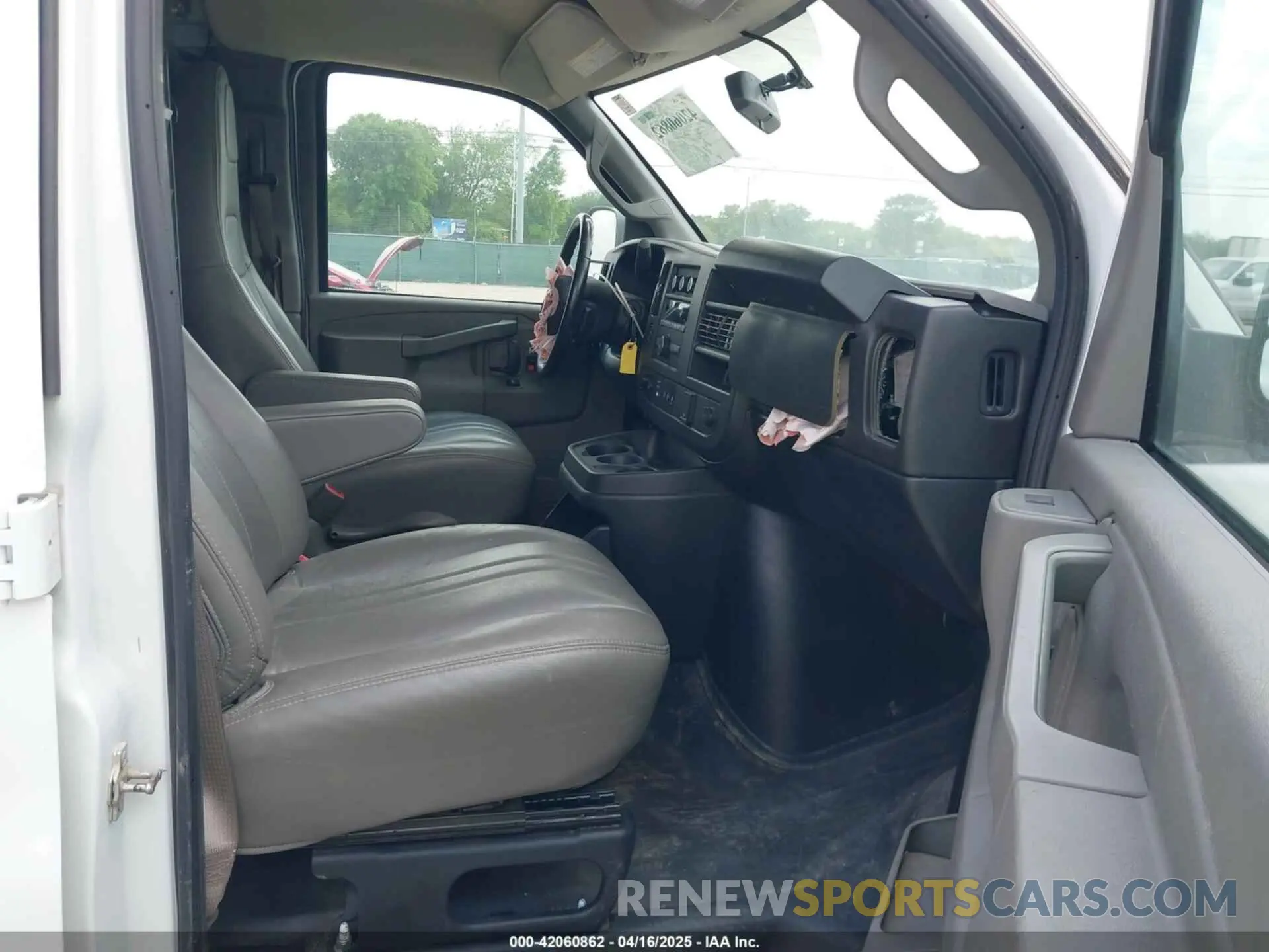 5 Photograph of a damaged car 1GCWGAFP5P1192004 CHEVROLET EXPRESS CARGO 2023