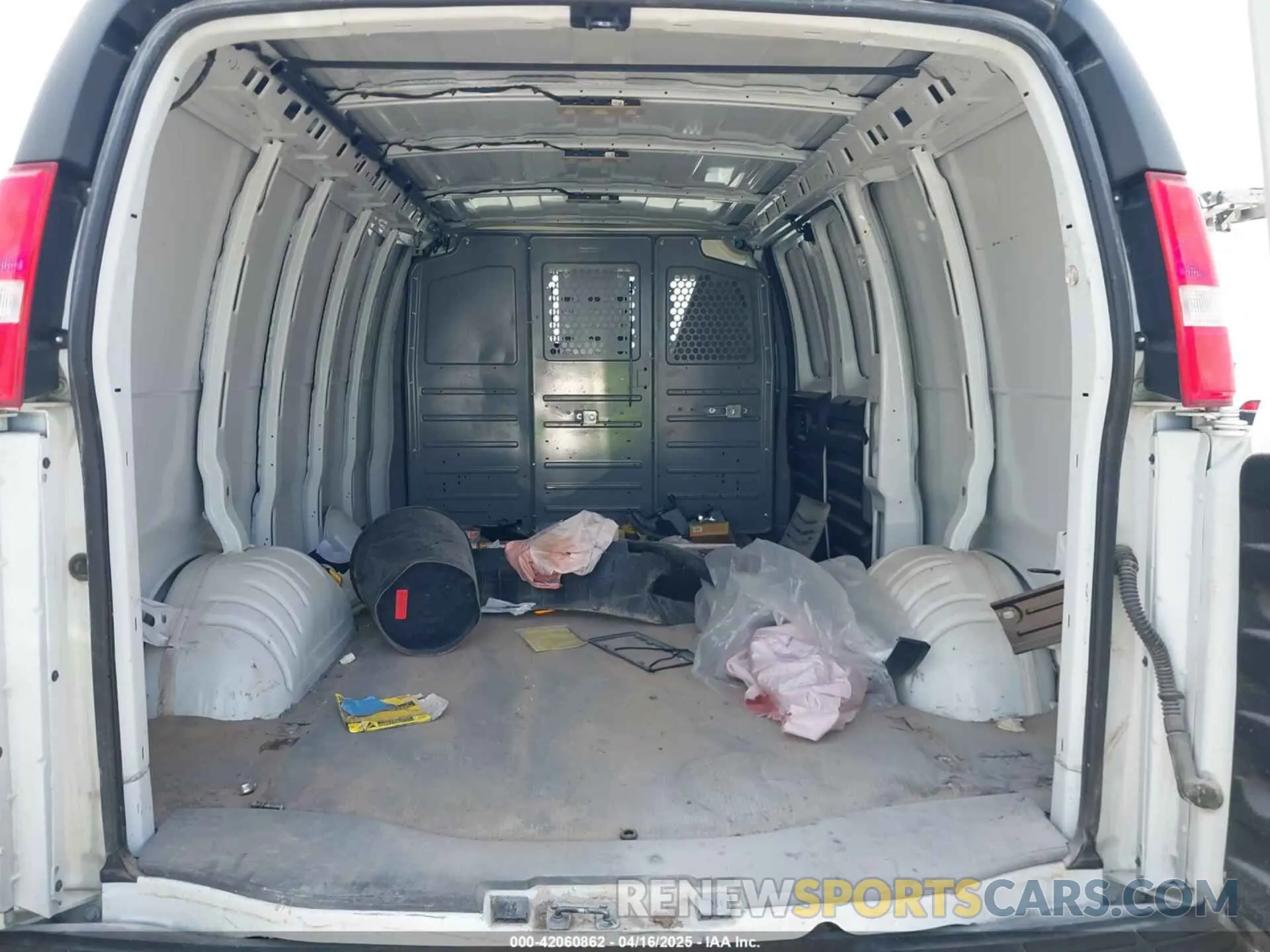 8 Photograph of a damaged car 1GCWGAFP5P1192004 CHEVROLET EXPRESS CARGO 2023