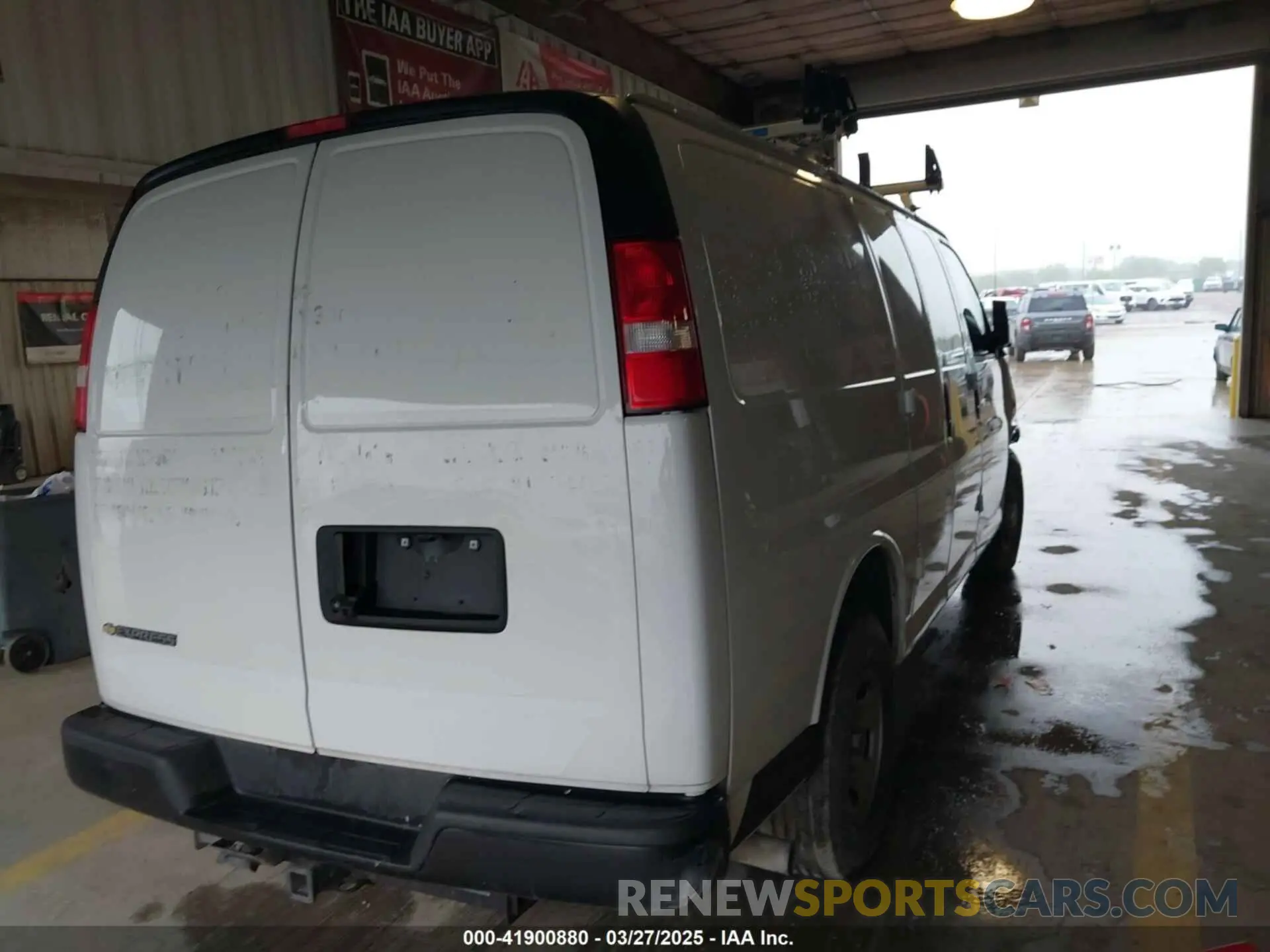 4 Photograph of a damaged car 1GCWGAFP6P1250363 CHEVROLET EXPRESS CARGO 2023