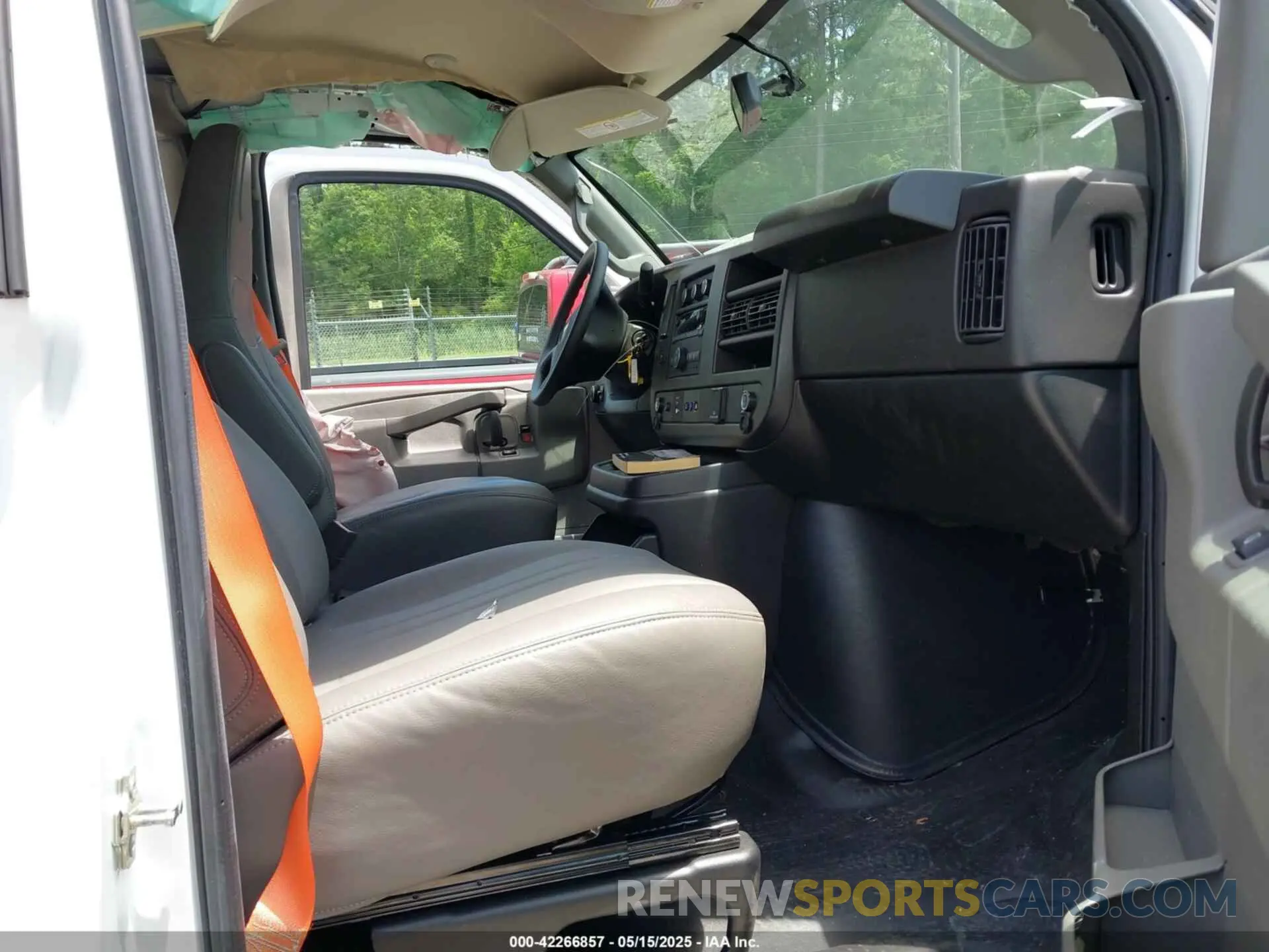 5 Photograph of a damaged car 1GCWGBFP3P1243103 CHEVROLET EXPRESS CARGO 2023