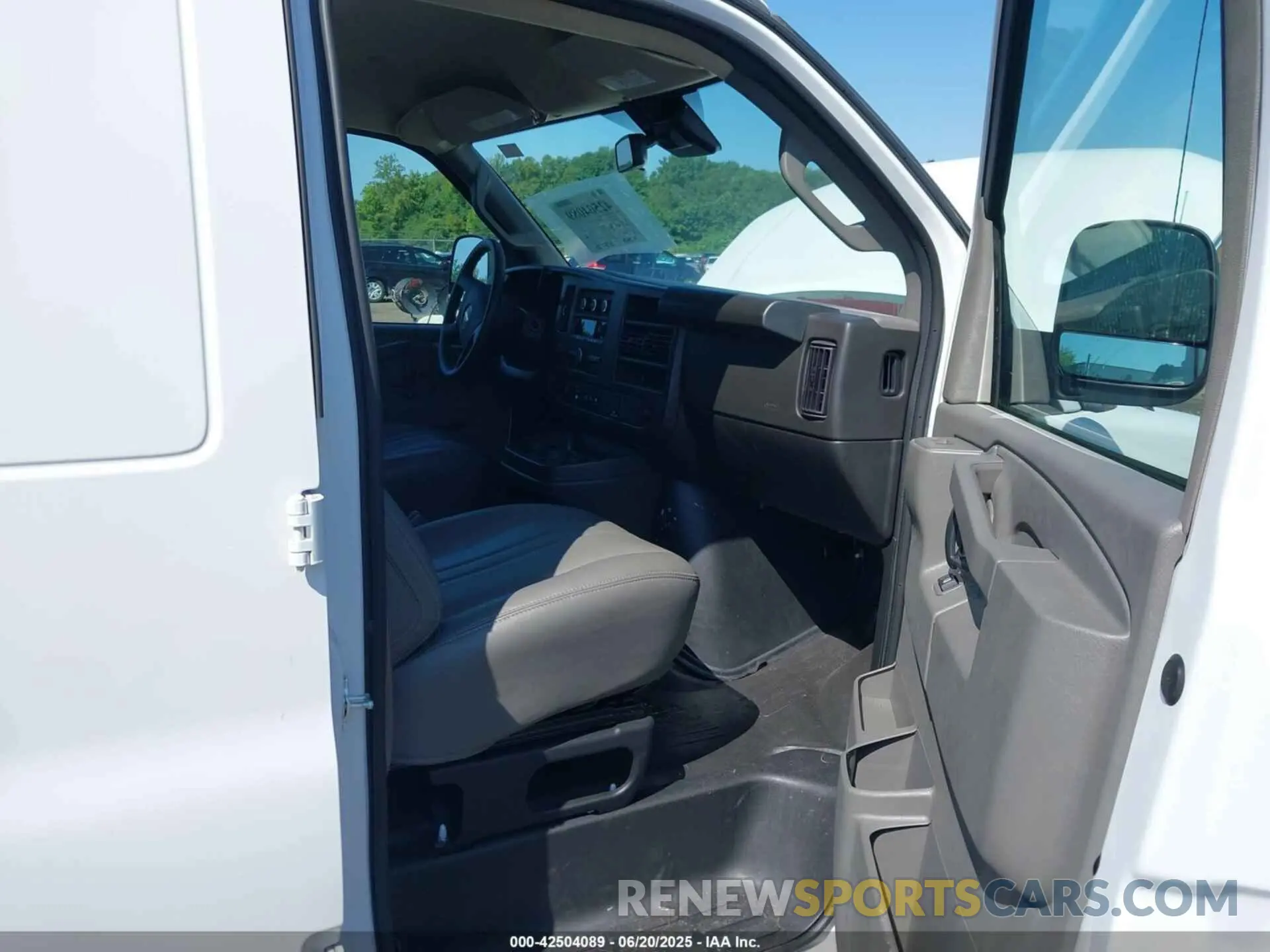 5 Photograph of a damaged car 1GCWGAFP6R1216135 CHEVROLET EXPRESS CARGO 2024