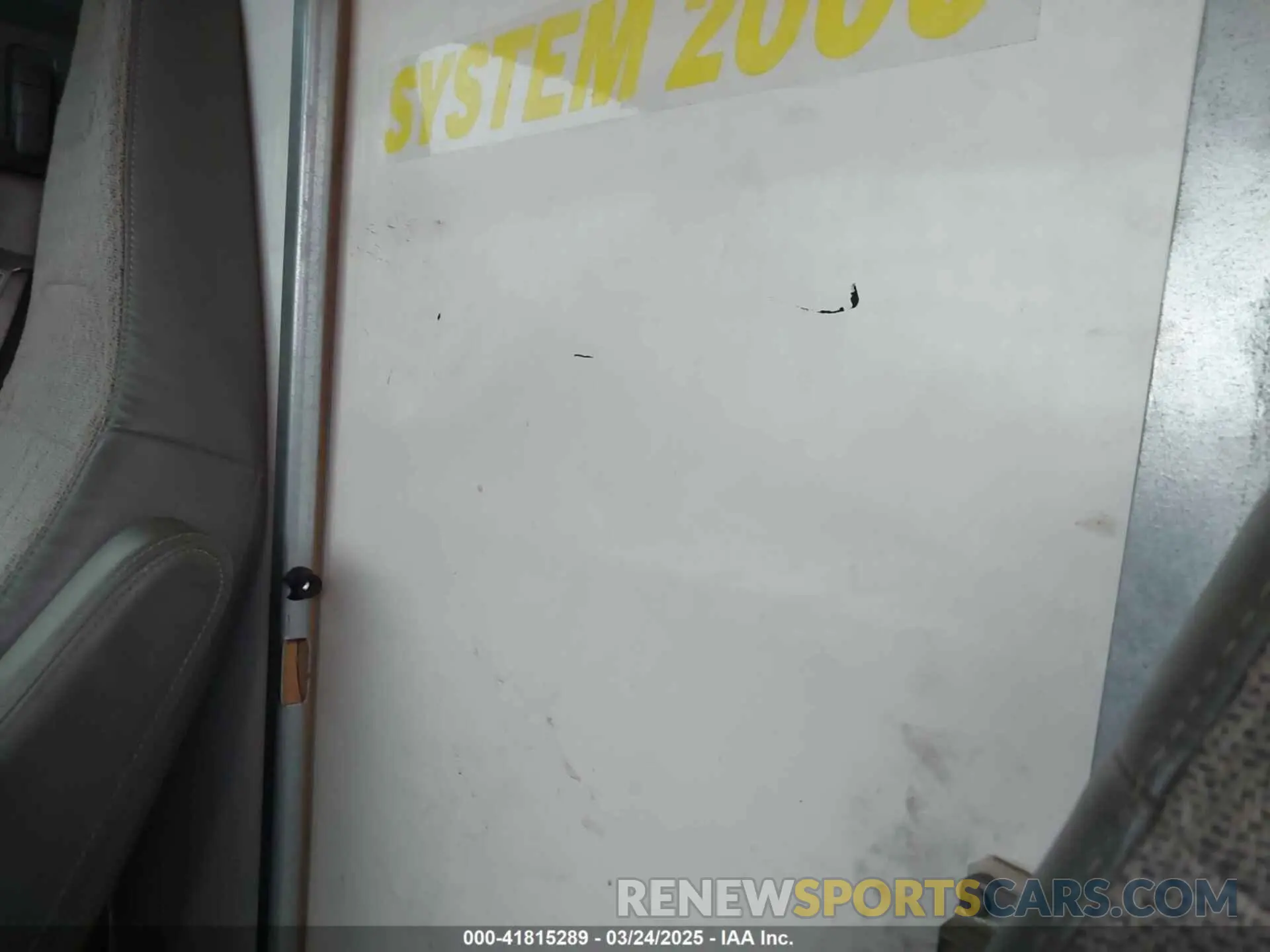 6 Photograph of a damaged car 1GB0GRFG0K1366207 CHEVROLET EXPRESS CUTAWAY 2019
