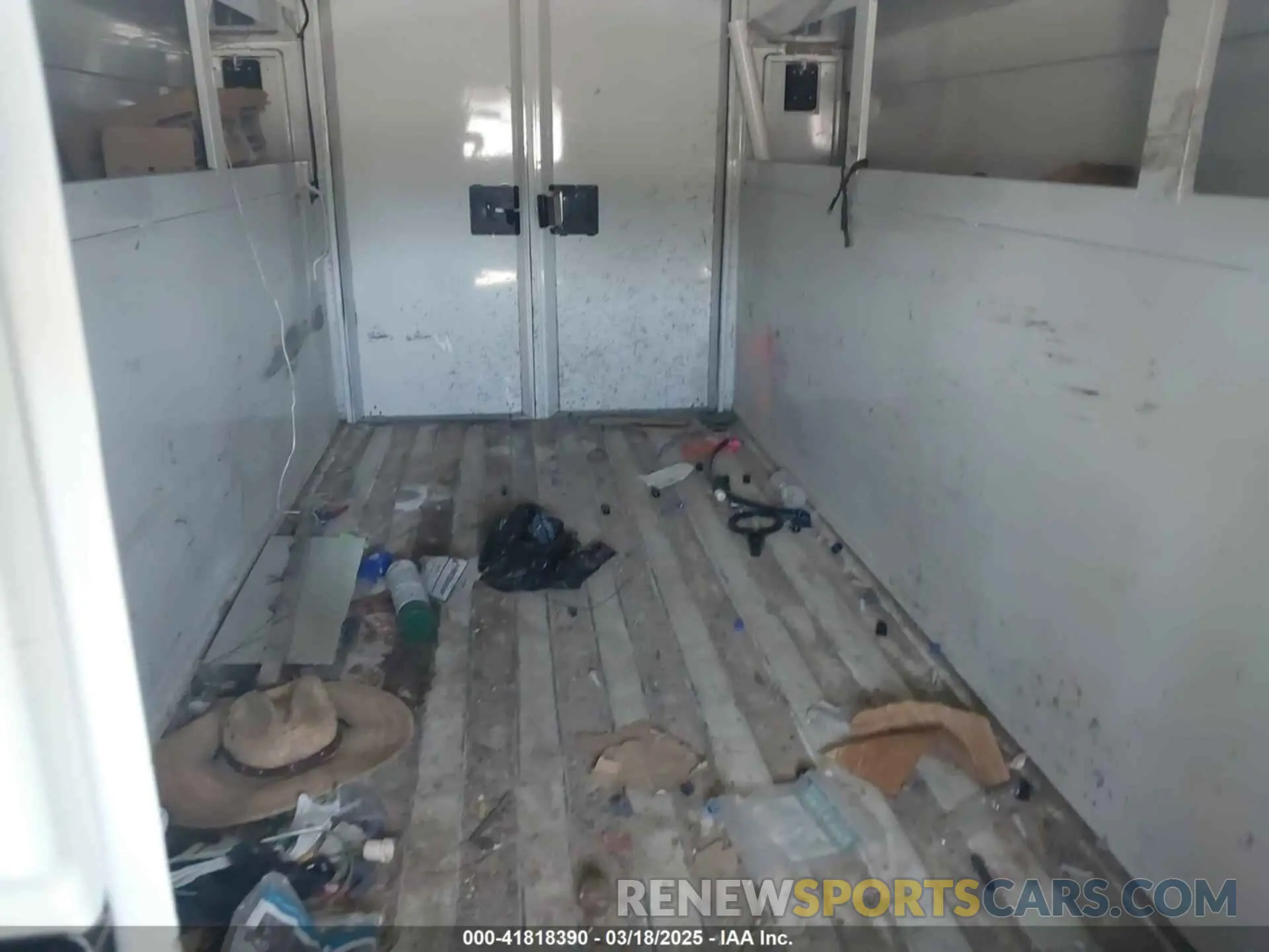 8 Photograph of a damaged car 1GB0GRFG1K1295549 CHEVROLET EXPRESS CUTAWAY 2019