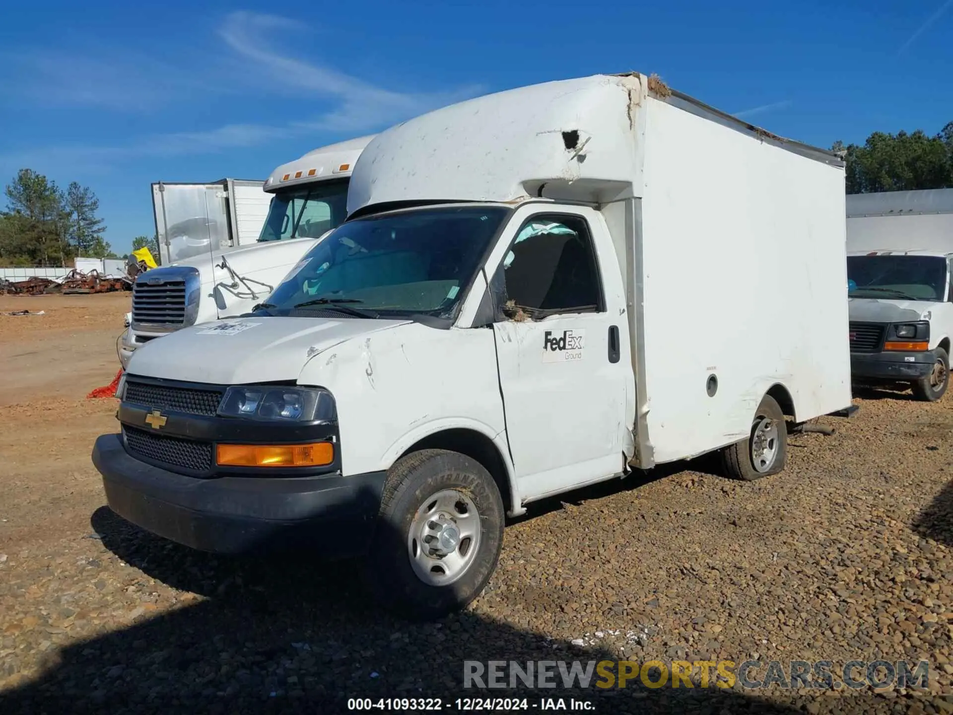 2 Photograph of a damaged car 1GB0GRFP0K1216274 CHEVROLET EXPRESS CUTAWAY 2019