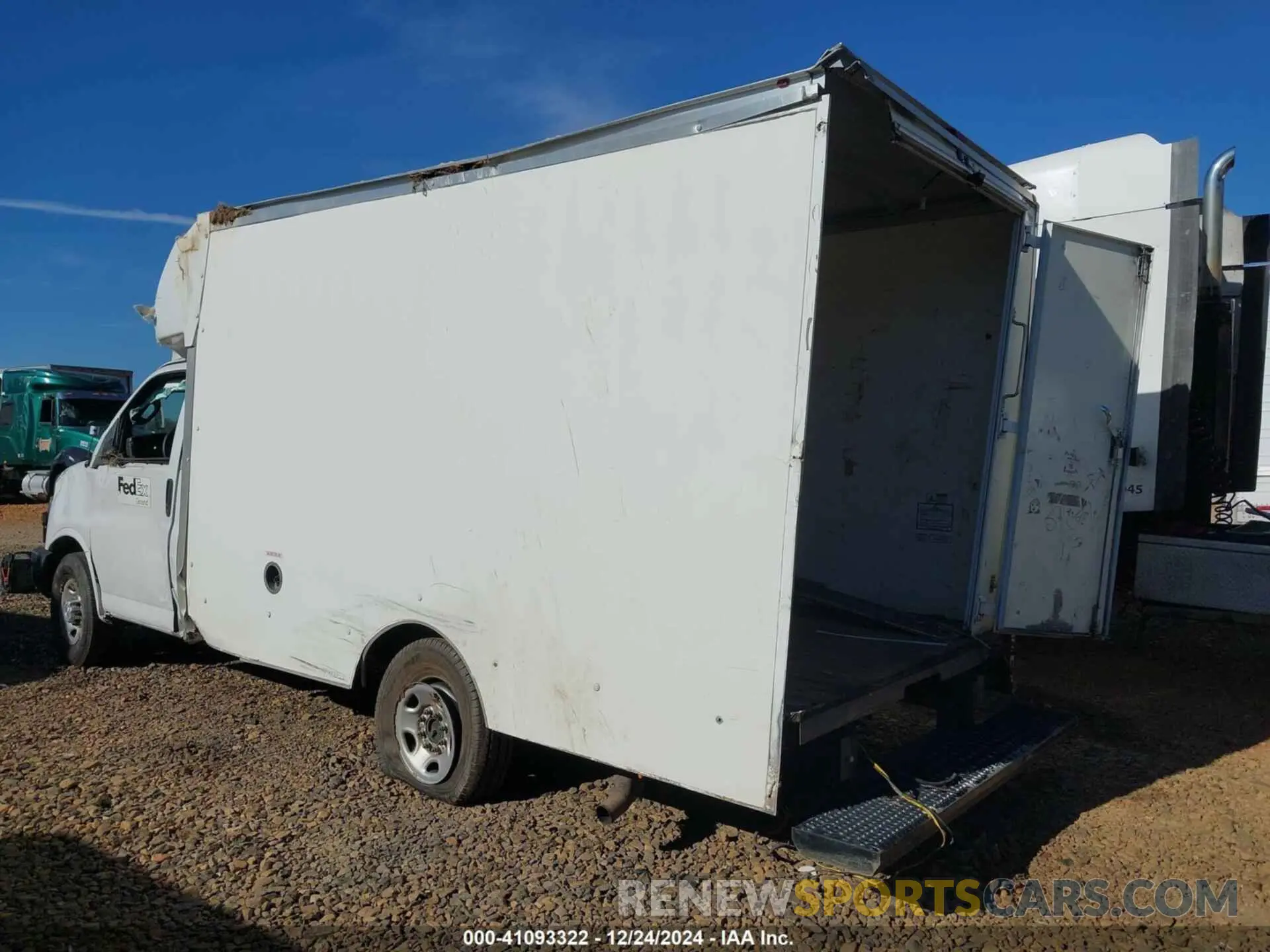 3 Photograph of a damaged car 1GB0GRFP0K1216274 CHEVROLET EXPRESS CUTAWAY 2019