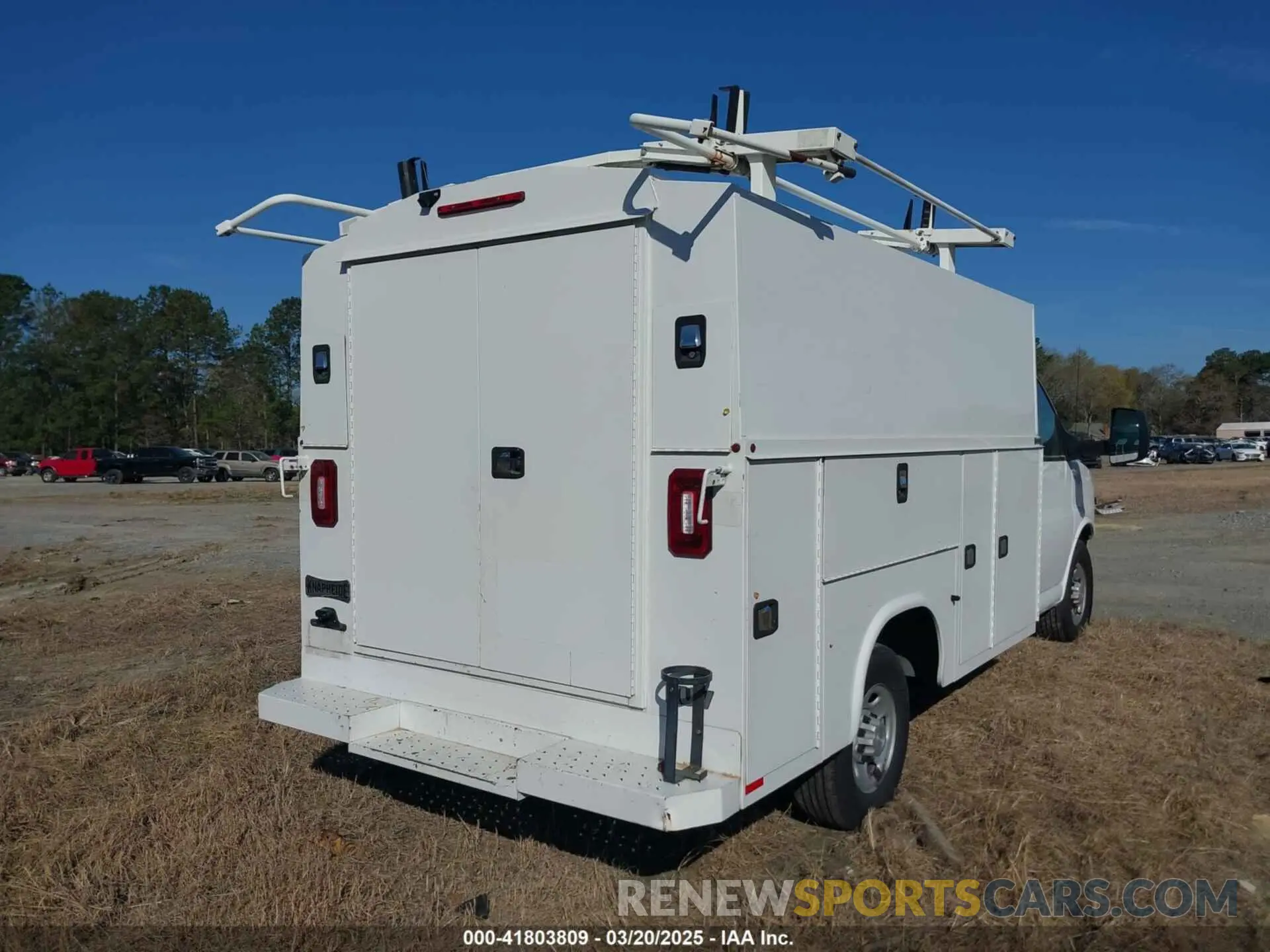 4 Photograph of a damaged car 1HA0GRFG6KN001031 CHEVROLET EXPRESS CUTAWAY 2019