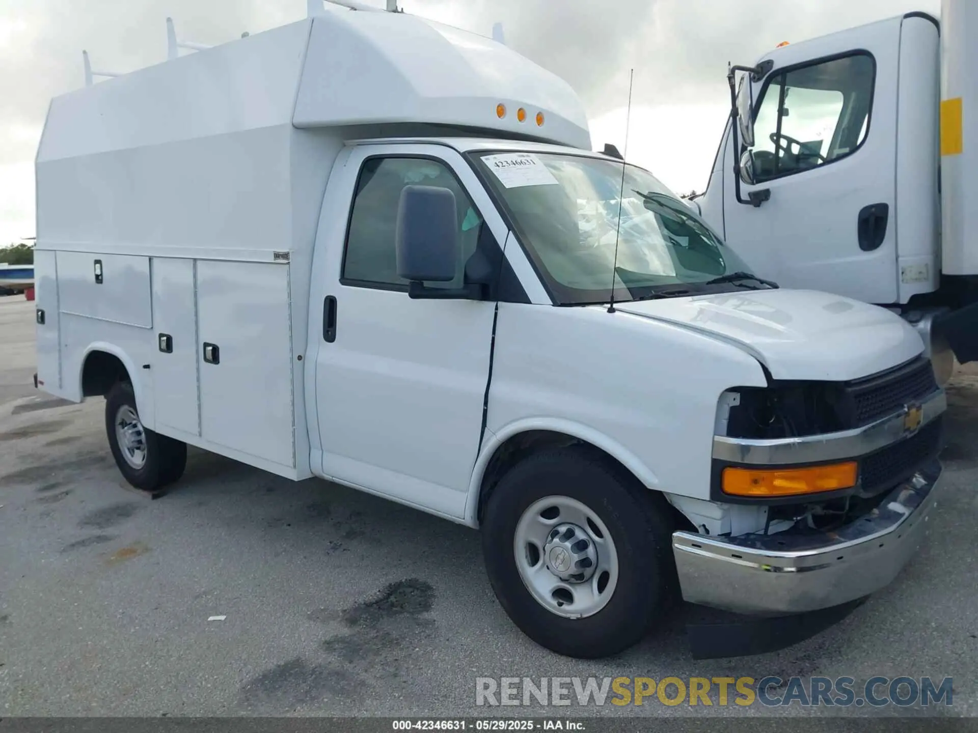 1 Photograph of a damaged car 1HA0GRFG2LN002811 CHEVROLET EXPRESS CUTAWAY 2020