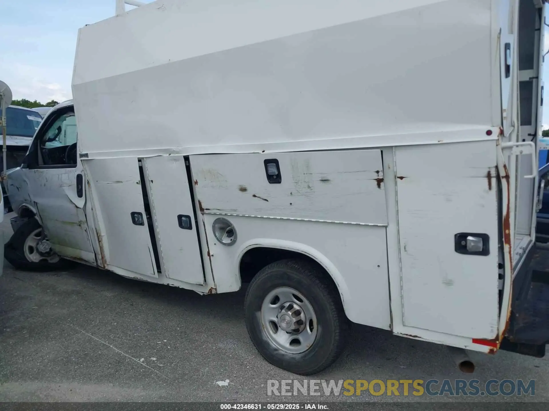 17 Photograph of a damaged car 1HA0GRFG2LN002811 CHEVROLET EXPRESS CUTAWAY 2020