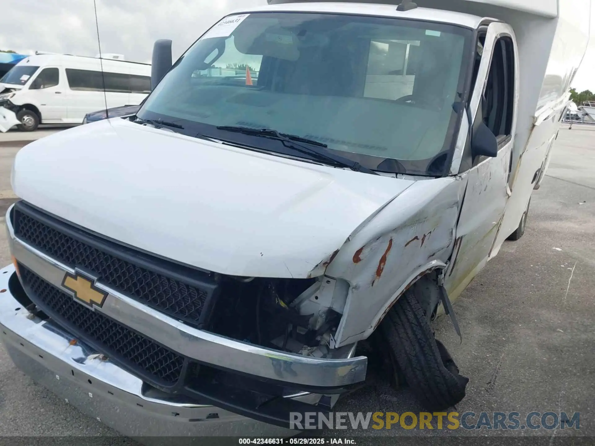 2 Photograph of a damaged car 1HA0GRFG2LN002811 CHEVROLET EXPRESS CUTAWAY 2020