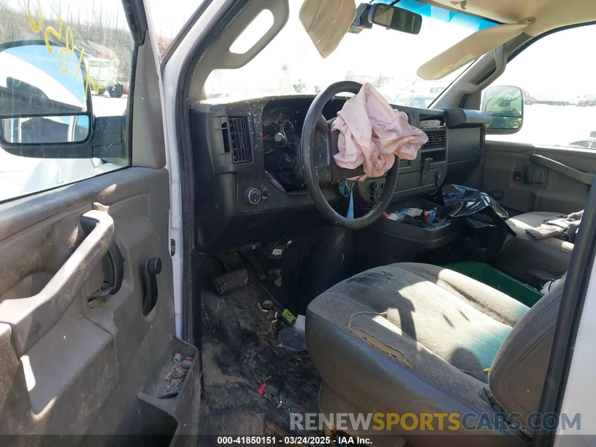 7 Photograph of a damaged car 1HA0GRFG6LN008353 CHEVROLET EXPRESS CUTAWAY 2020