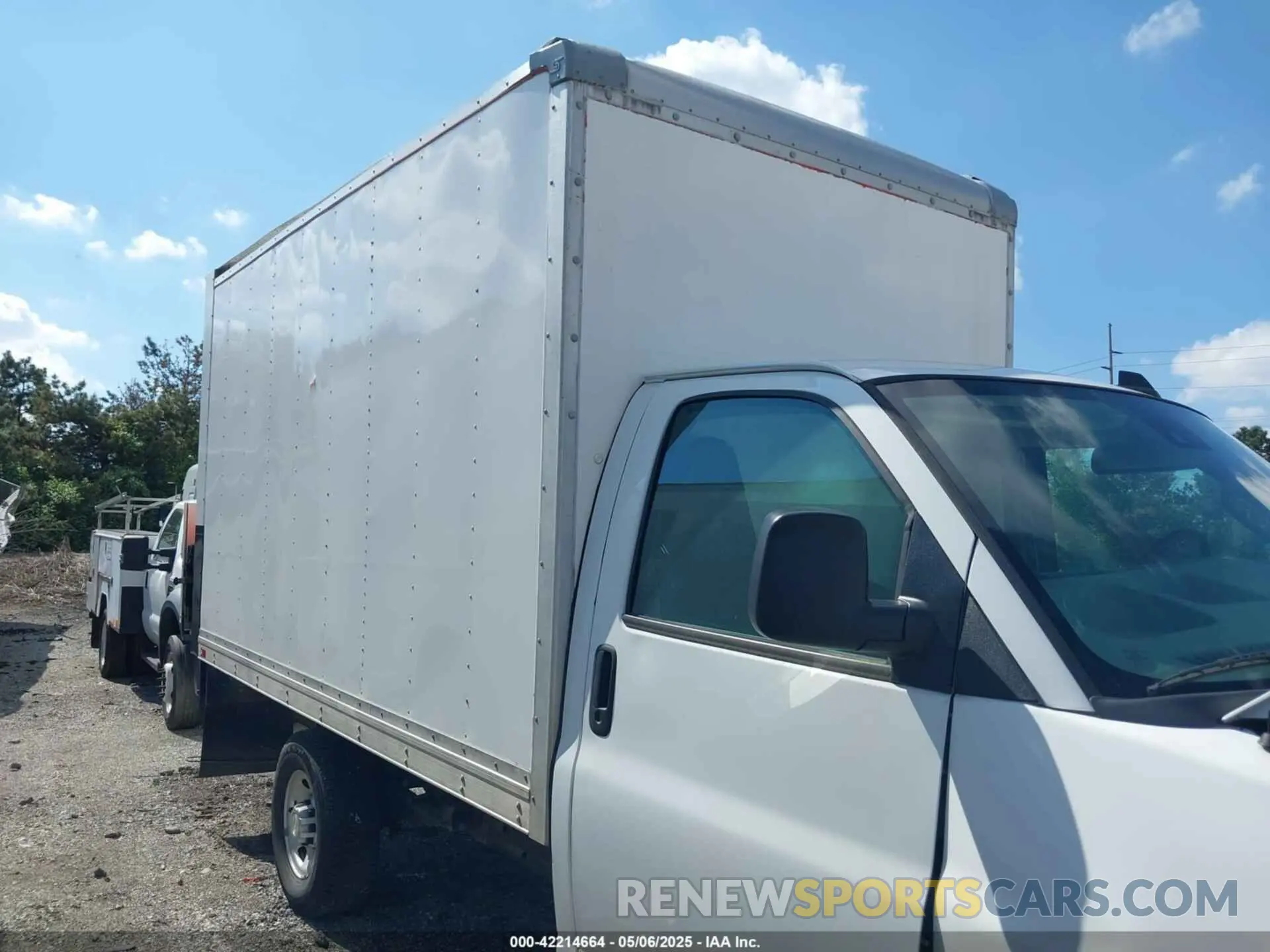 13 Photograph of a damaged car 1GB0GRFP6M1189407 CHEVROLET EXPRESS CUTAWAY 2021