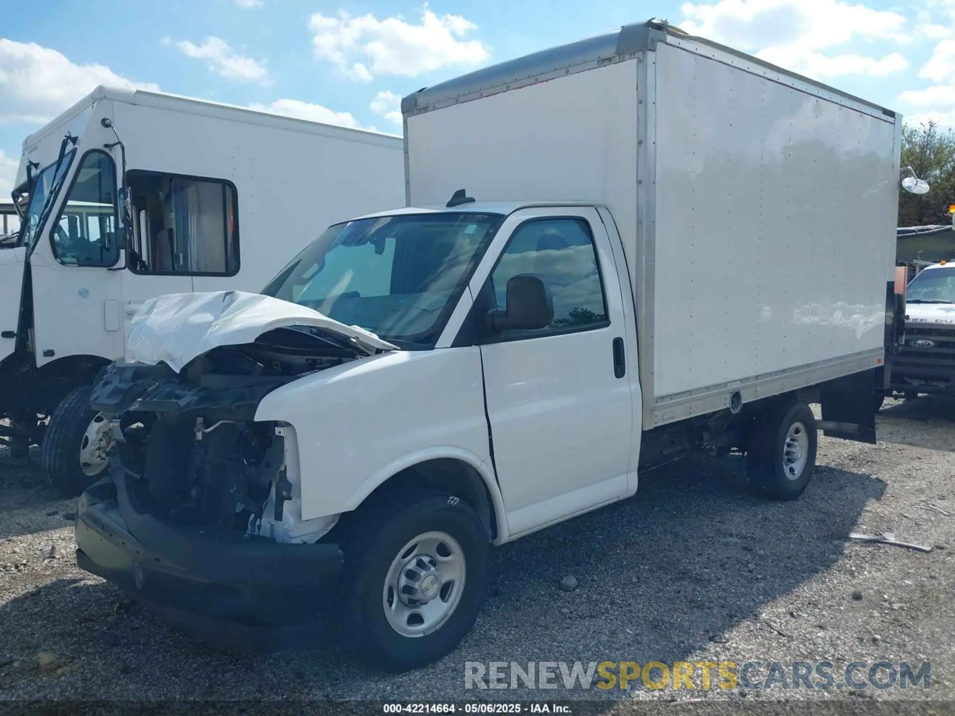 2 Photograph of a damaged car 1GB0GRFP6M1189407 CHEVROLET EXPRESS CUTAWAY 2021