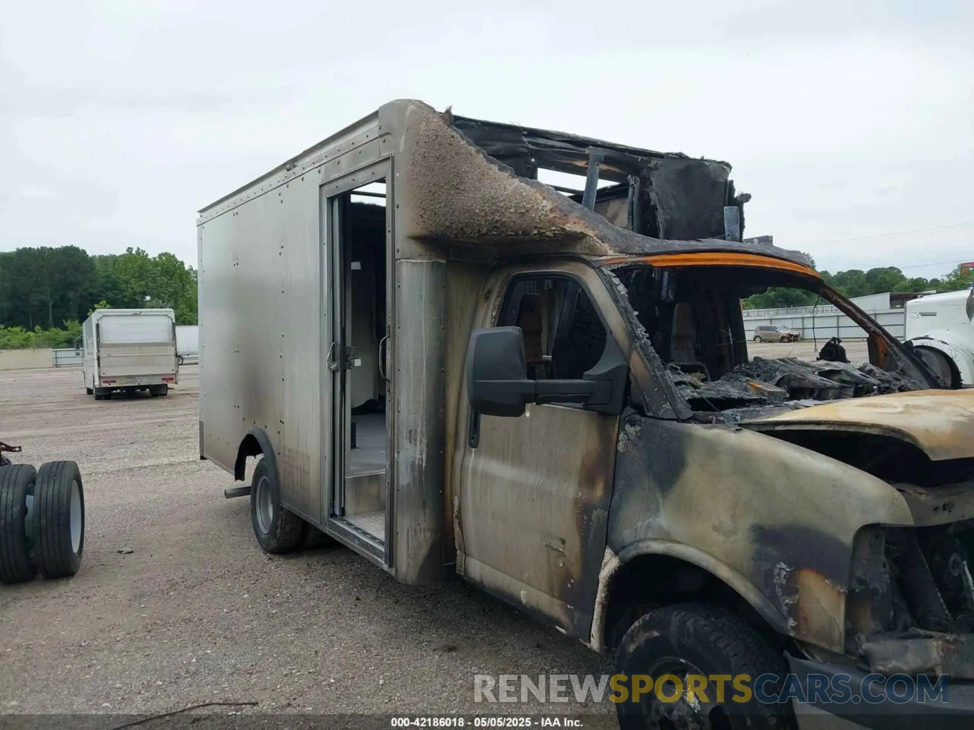 18 Photograph of a damaged car 1GB3GSC78N1289325 CHEVROLET EXPRESS CUTAWAY 2022