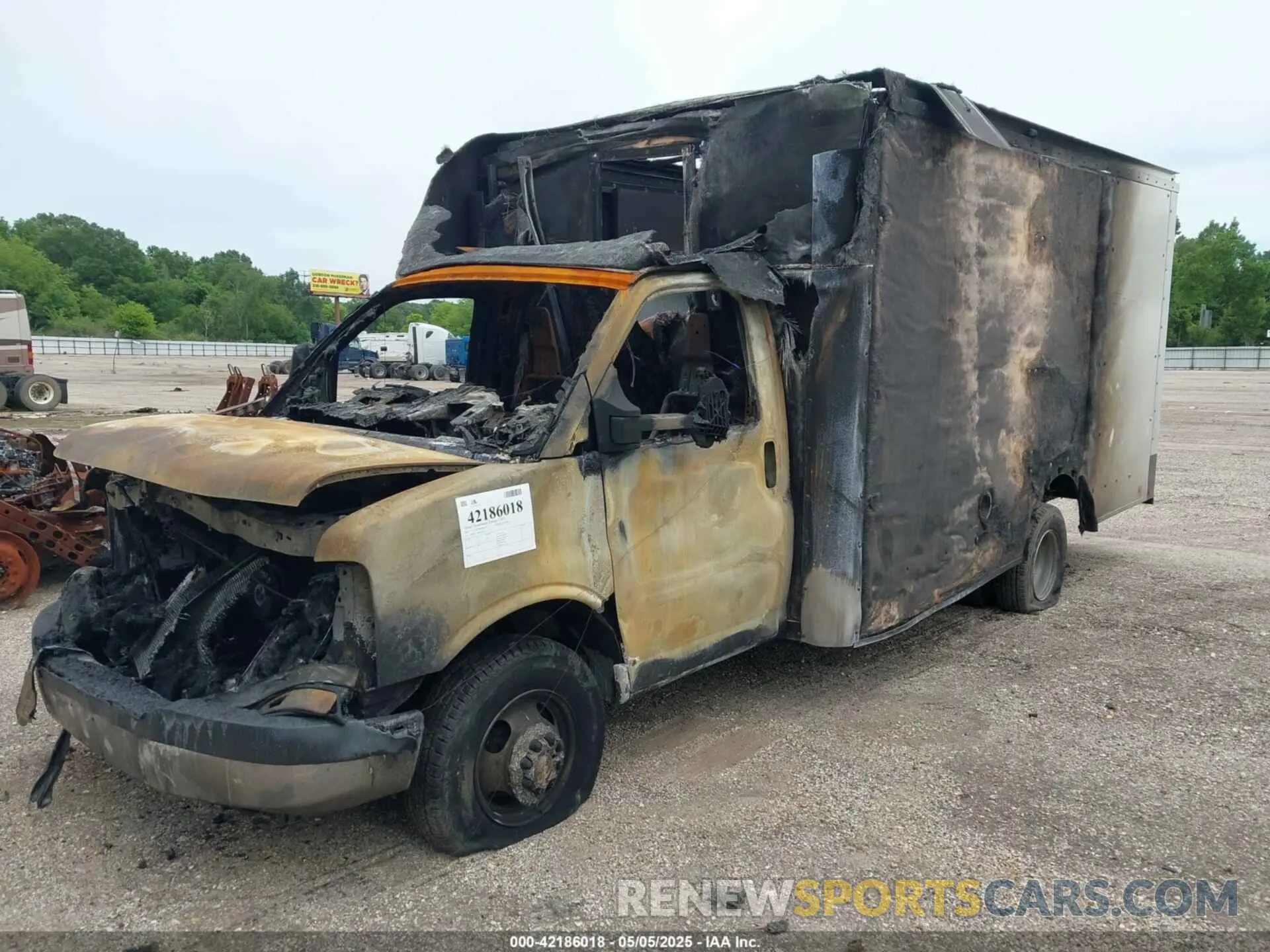 2 Photograph of a damaged car 1GB3GSC78N1289325 CHEVROLET EXPRESS CUTAWAY 2022