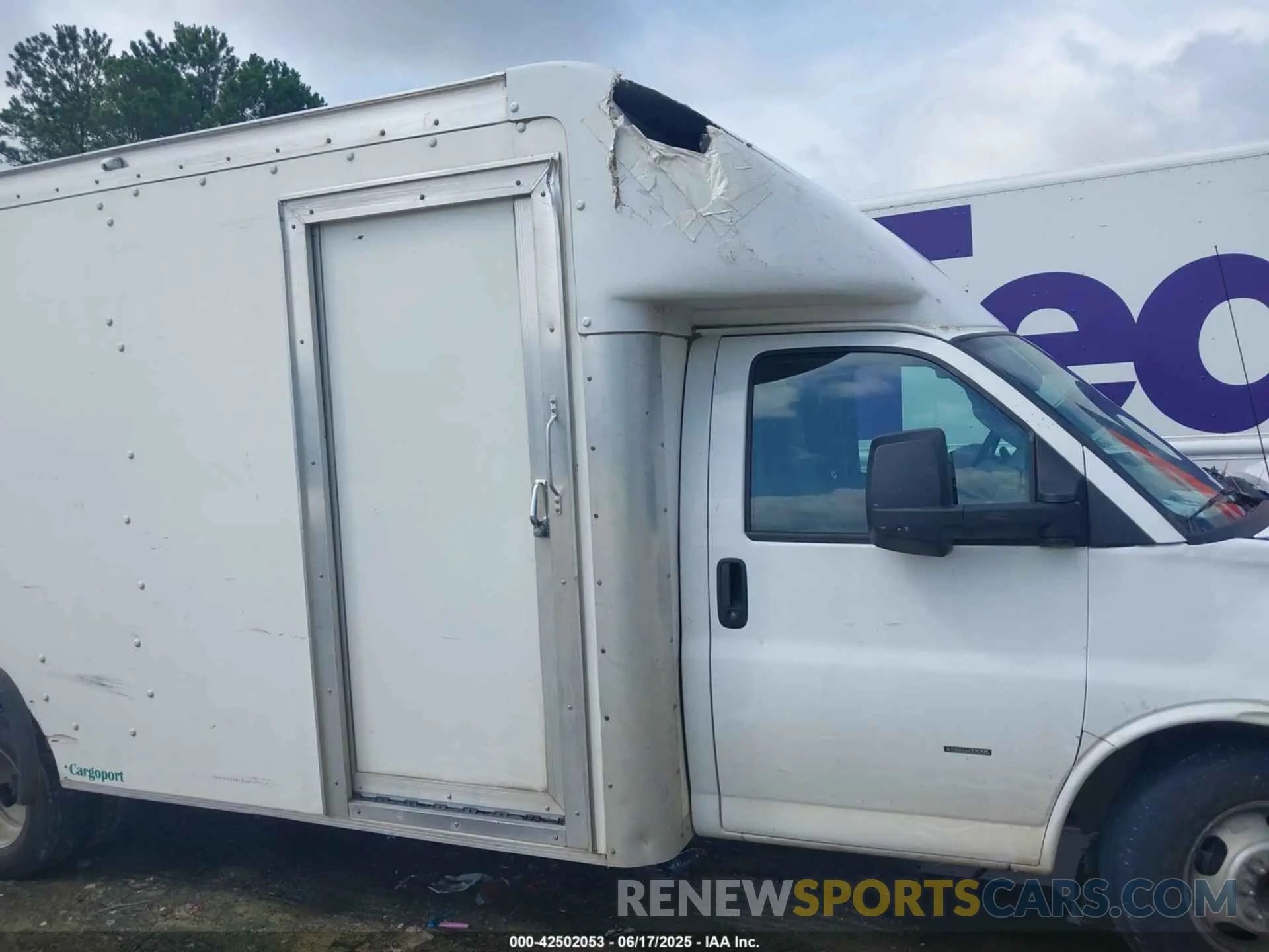 13 Photograph of a damaged car 1HA3GTC76NN002960 CHEVROLET EXPRESS CUTAWAY 2022