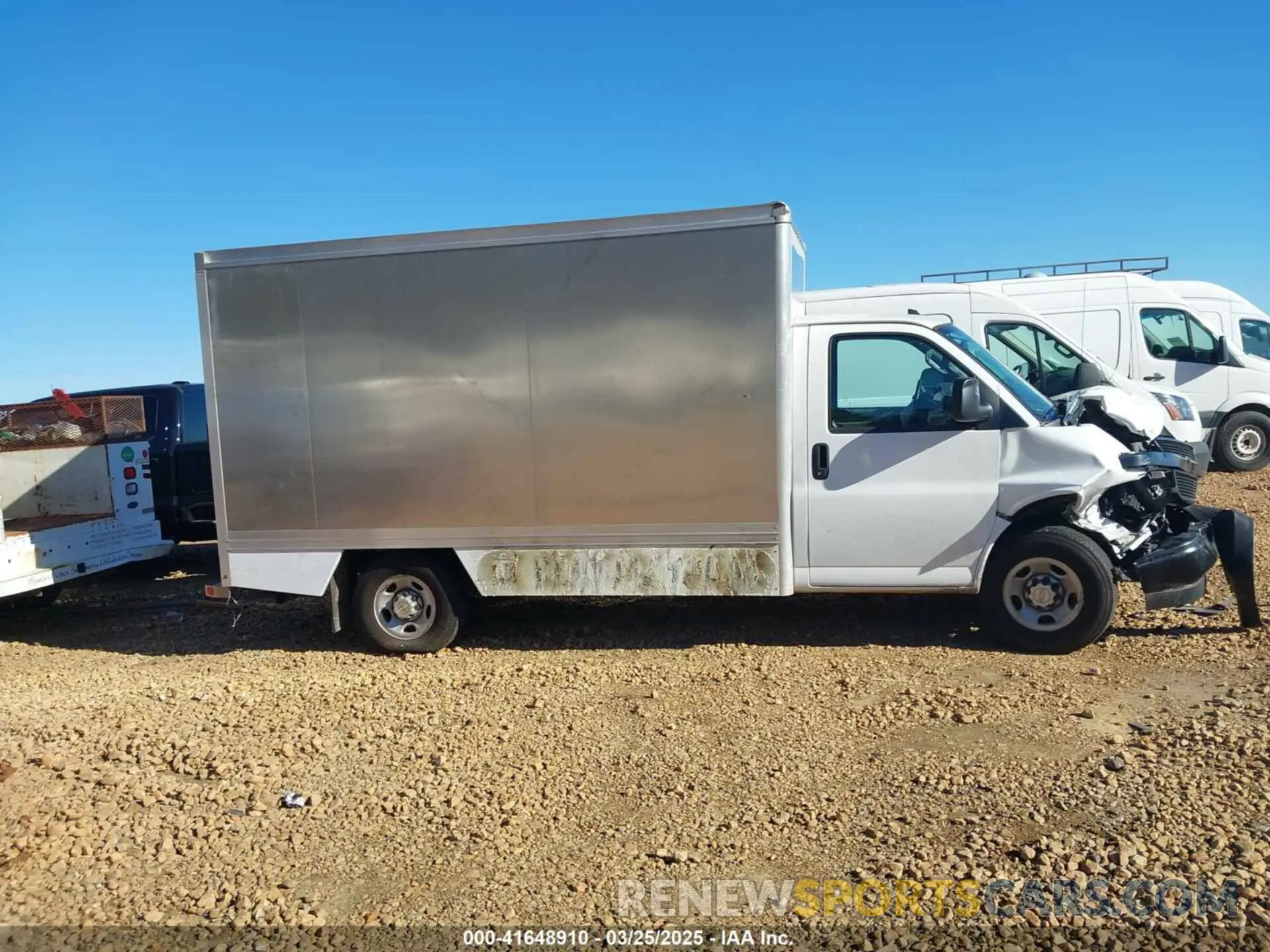 13 Photograph of a damaged car 1GB0GSF70P1160495 CHEVROLET EXPRESS CUTAWAY 2023