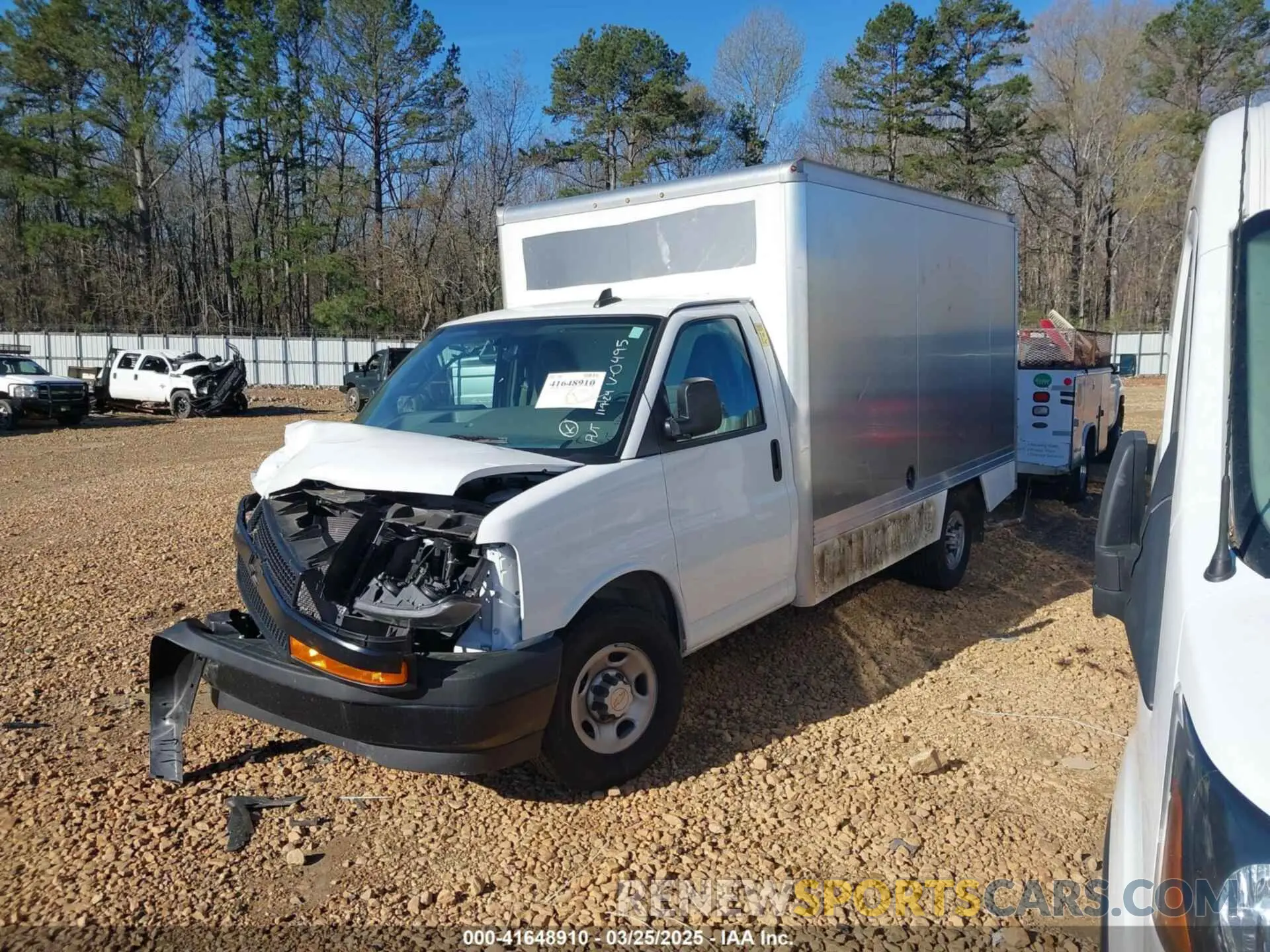 2 Photograph of a damaged car 1GB0GSF70P1160495 CHEVROLET EXPRESS CUTAWAY 2023