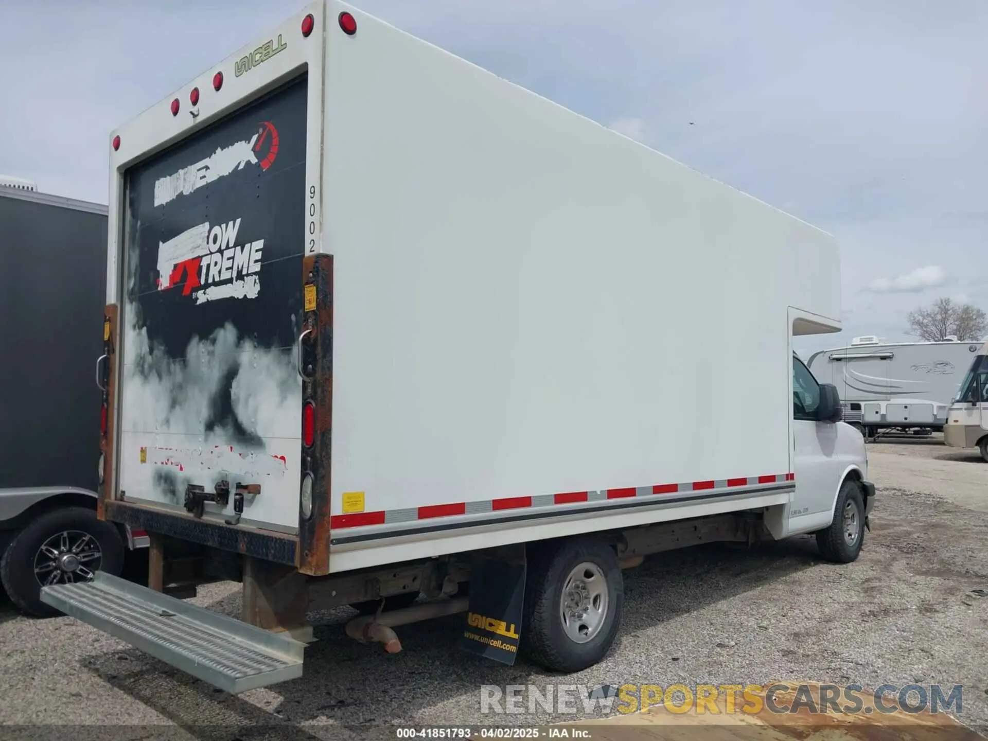4 Photograph of a damaged car 1HA0GSFG5KN003828 CHEVROLET EXPRESS CUTAWAY 4500 2019
