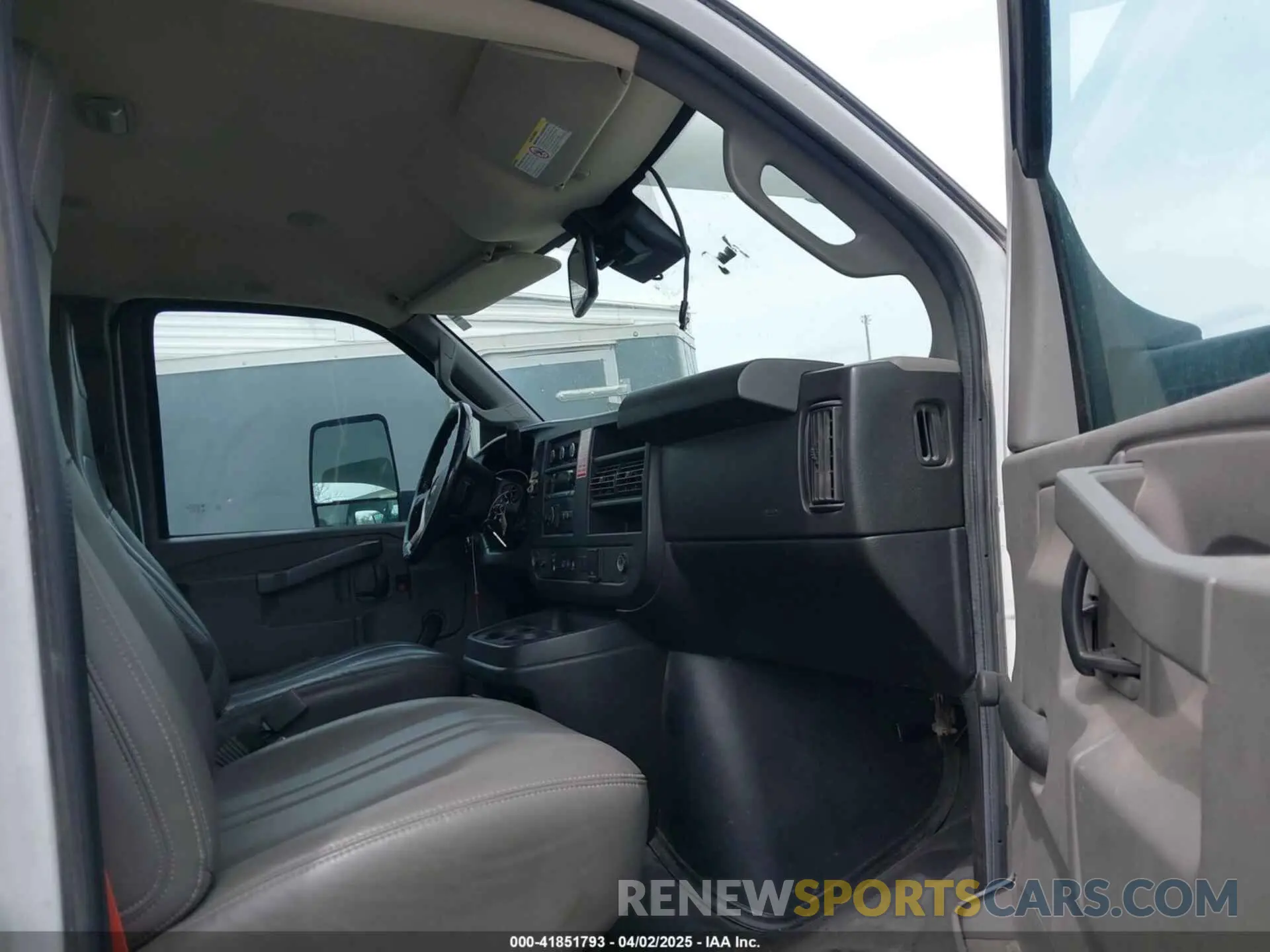 7 Photograph of a damaged car 1HA0GSFG5KN003828 CHEVROLET EXPRESS CUTAWAY 4500 2019