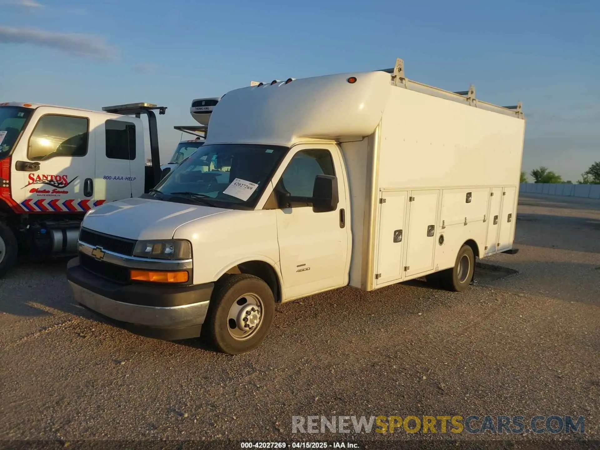 2 Photograph of a damaged car 1HA6GUC75MN005852 CHEVROLET EXPRESS CUTAWAY 4500 2021