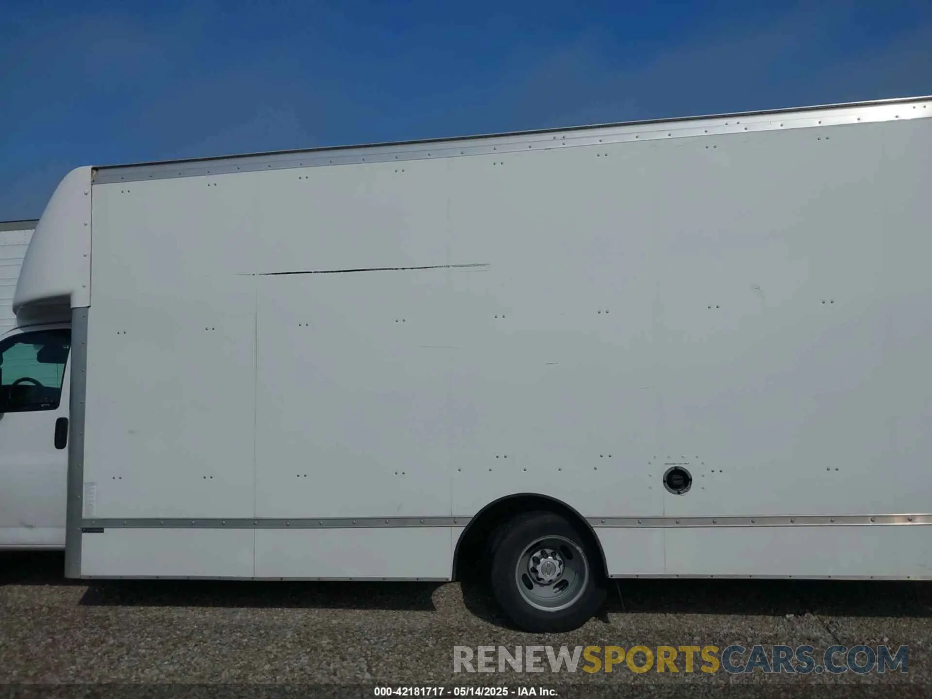 14 Photograph of a damaged car 1HA6GVC71MN010780 CHEVROLET EXPRESS CUTAWAY 4500 2021