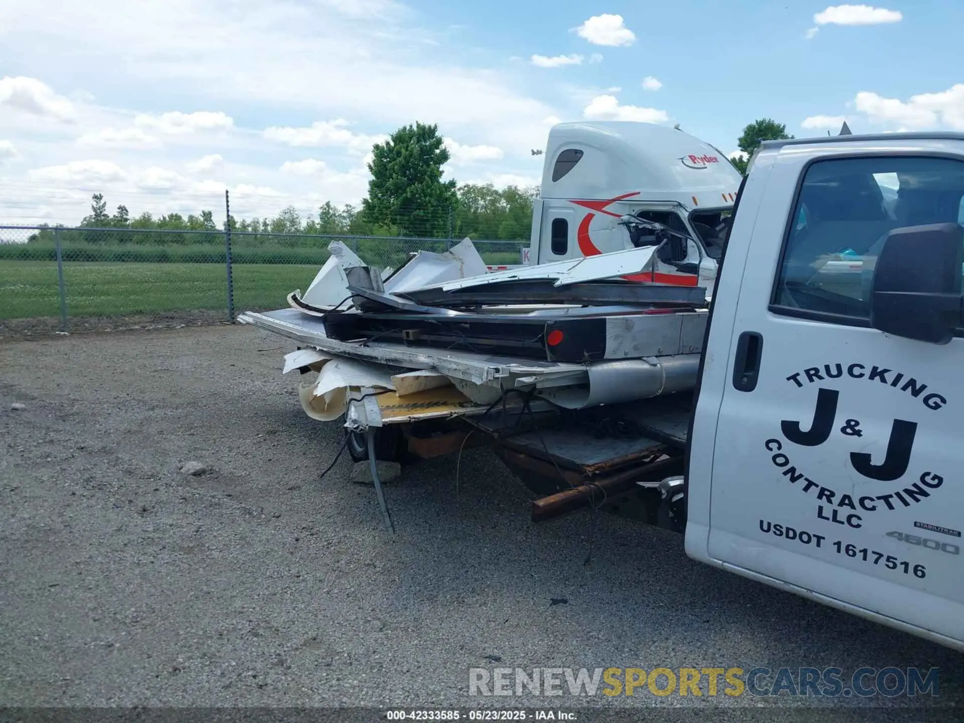11 Photograph of a damaged car 1HA6GUC73NN008122 CHEVROLET EXPRESS CUTAWAY 4500 2022