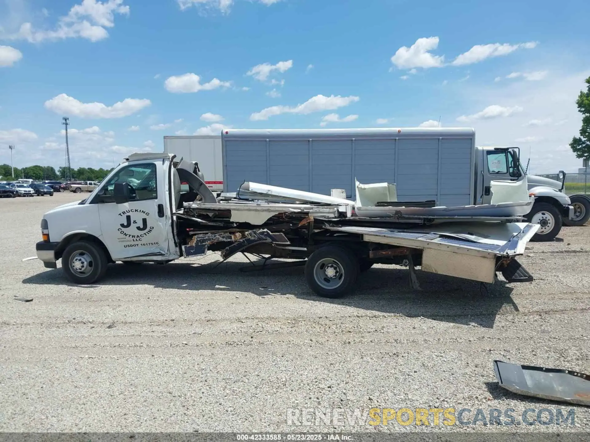 16 Photograph of a damaged car 1HA6GUC73NN008122 CHEVROLET EXPRESS CUTAWAY 4500 2022