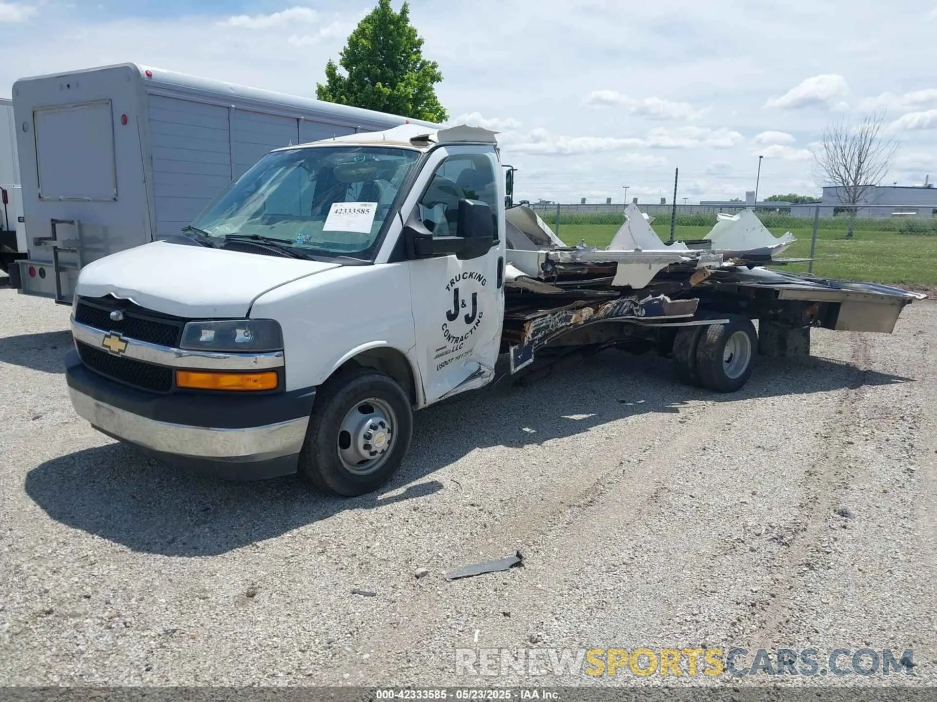 2 Photograph of a damaged car 1HA6GUC73NN008122 CHEVROLET EXPRESS CUTAWAY 4500 2022