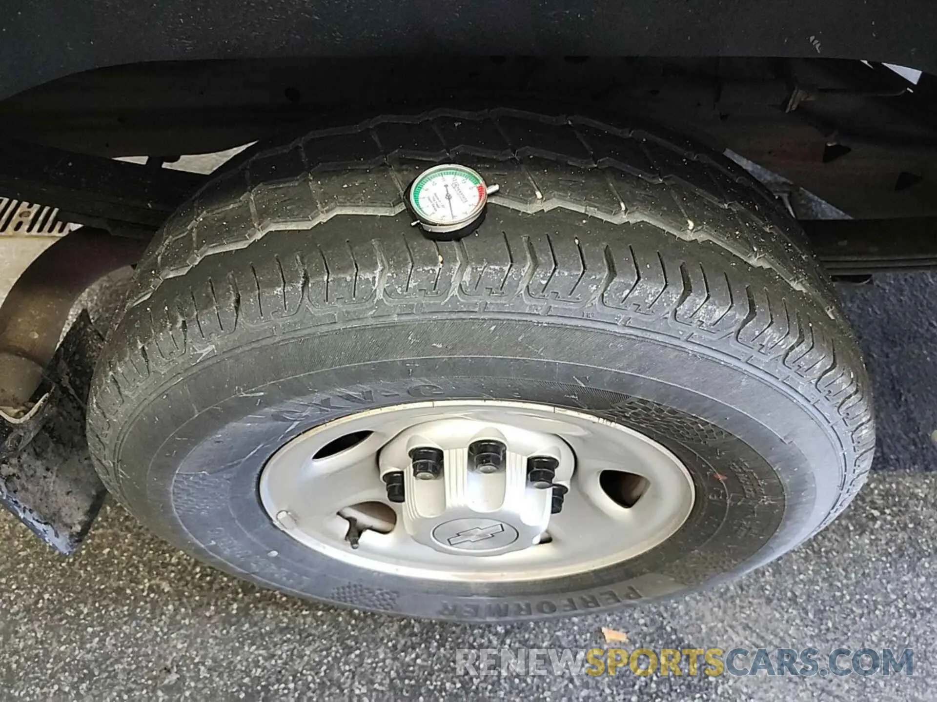 19 Photograph of a damaged car 1GCWGAFP1K1337712 CHEVROLET EXPRESS G2500 2019