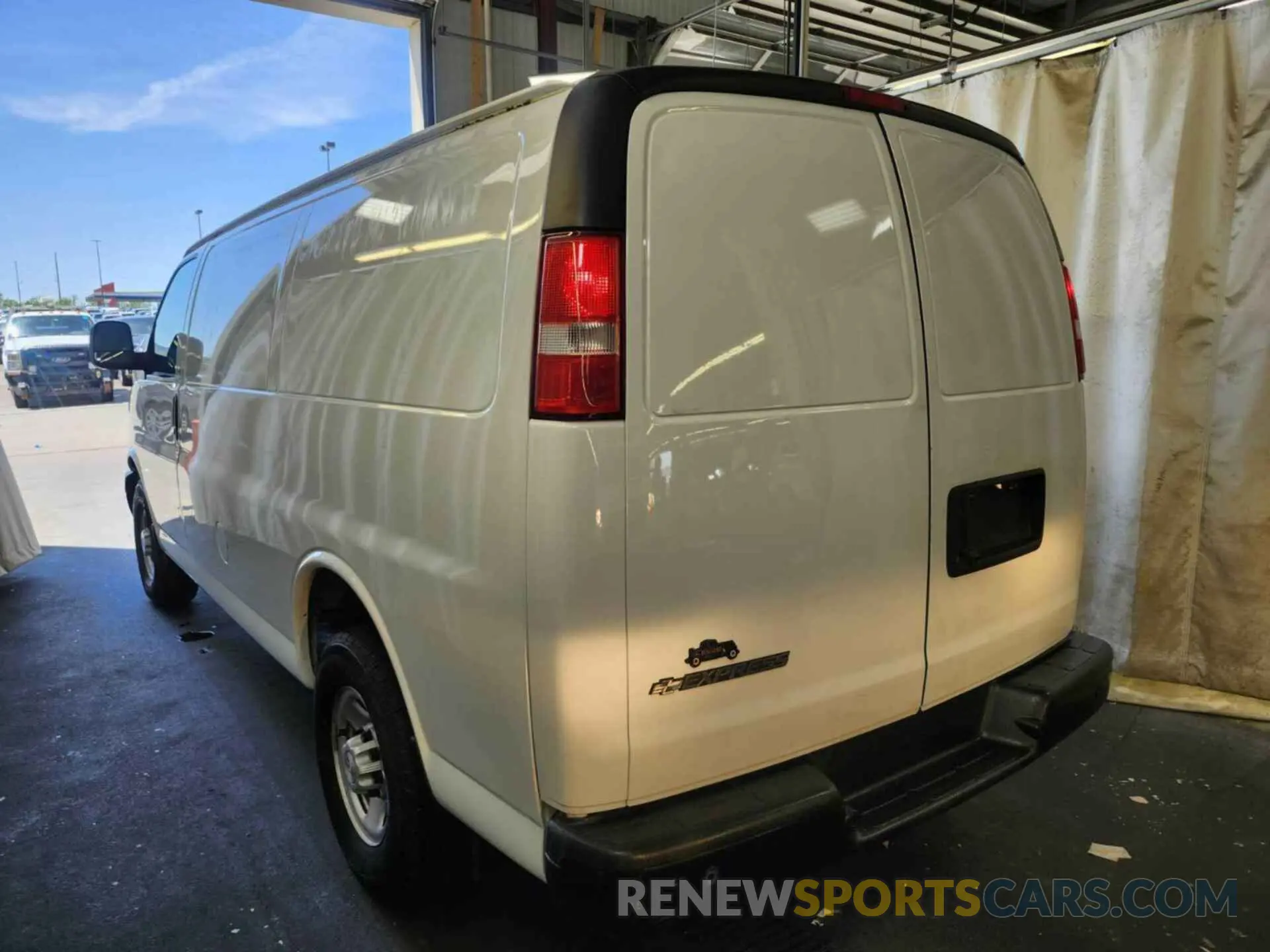 27 Photograph of a damaged car 1GCWGAFP1K1337712 CHEVROLET EXPRESS G2500 2019