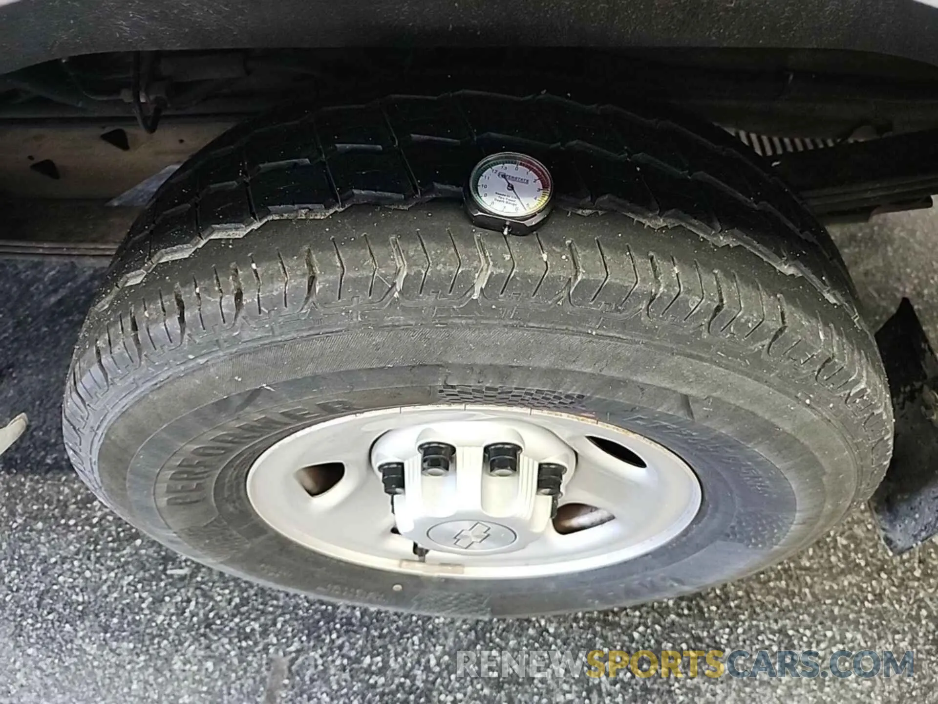 29 Photograph of a damaged car 1GCWGAFP1K1337712 CHEVROLET EXPRESS G2500 2019