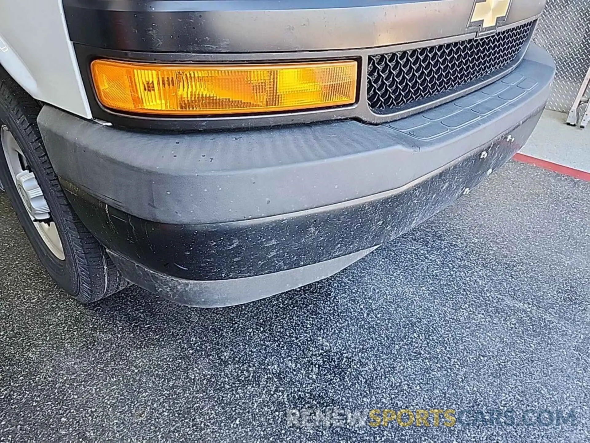 4 Photograph of a damaged car 1GCWGAFP1K1337712 CHEVROLET EXPRESS G2500 2019