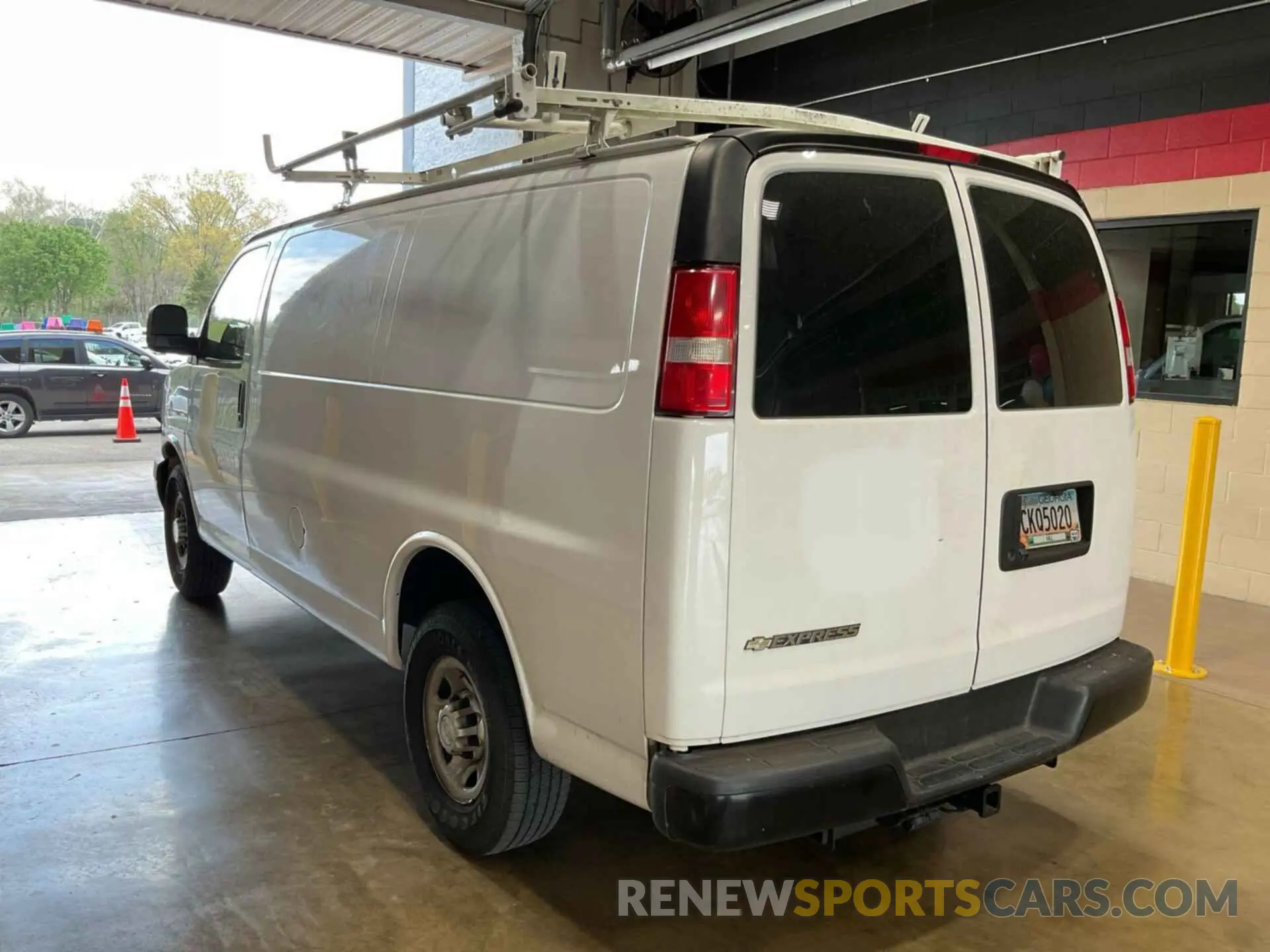 25 Photograph of a damaged car 1GCWGAFP4K1187286 CHEVROLET EXPRESS G2500 2019