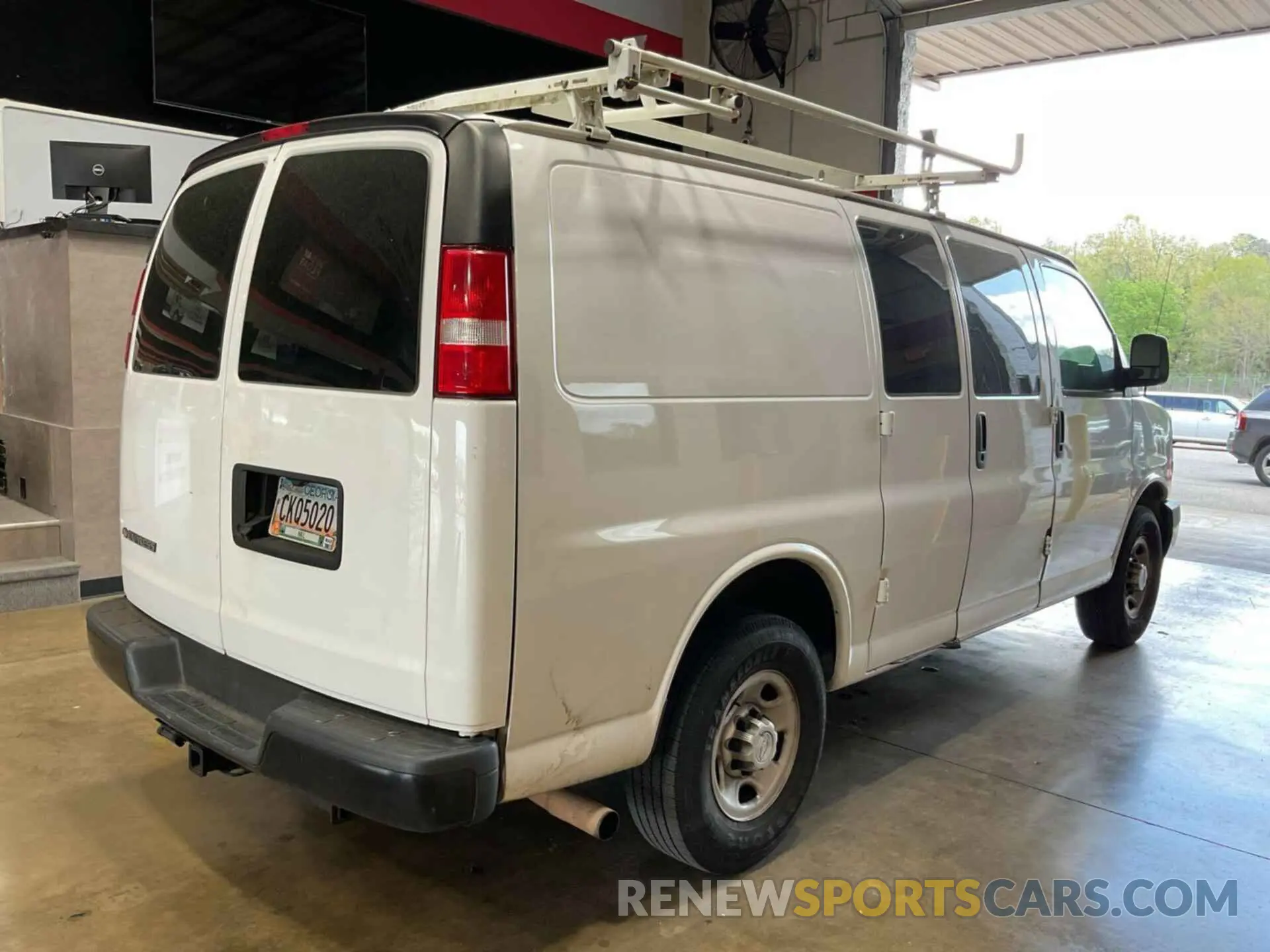 3 Photograph of a damaged car 1GCWGAFP4K1187286 CHEVROLET EXPRESS G2500 2019