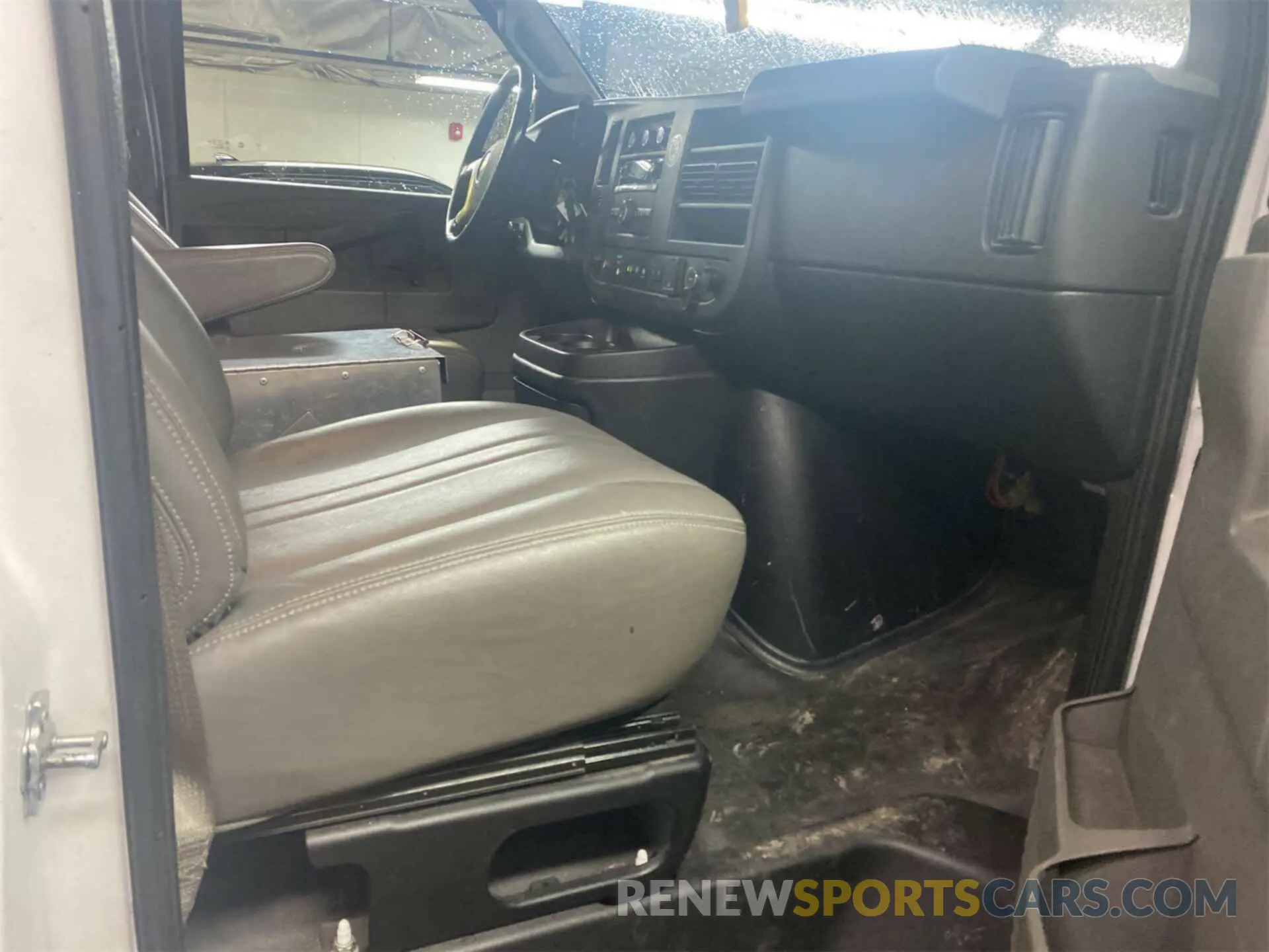 19 Photograph of a damaged car 1GCWGAFP8K1176159 CHEVROLET EXPRESS G2500 2019