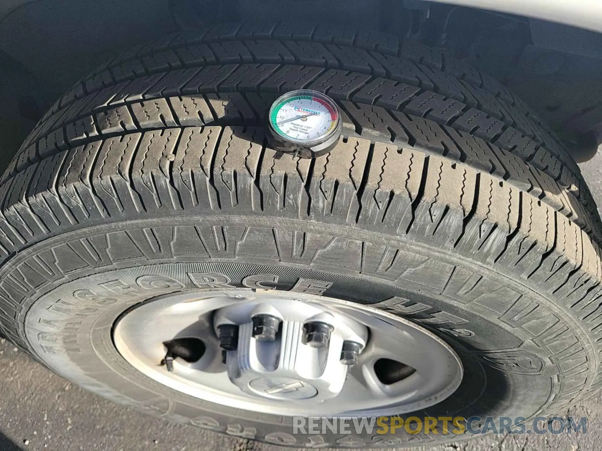 10 Photograph of a damaged car 1GCWGAFPXK1202597 CHEVROLET EXPRESS G2500 2019