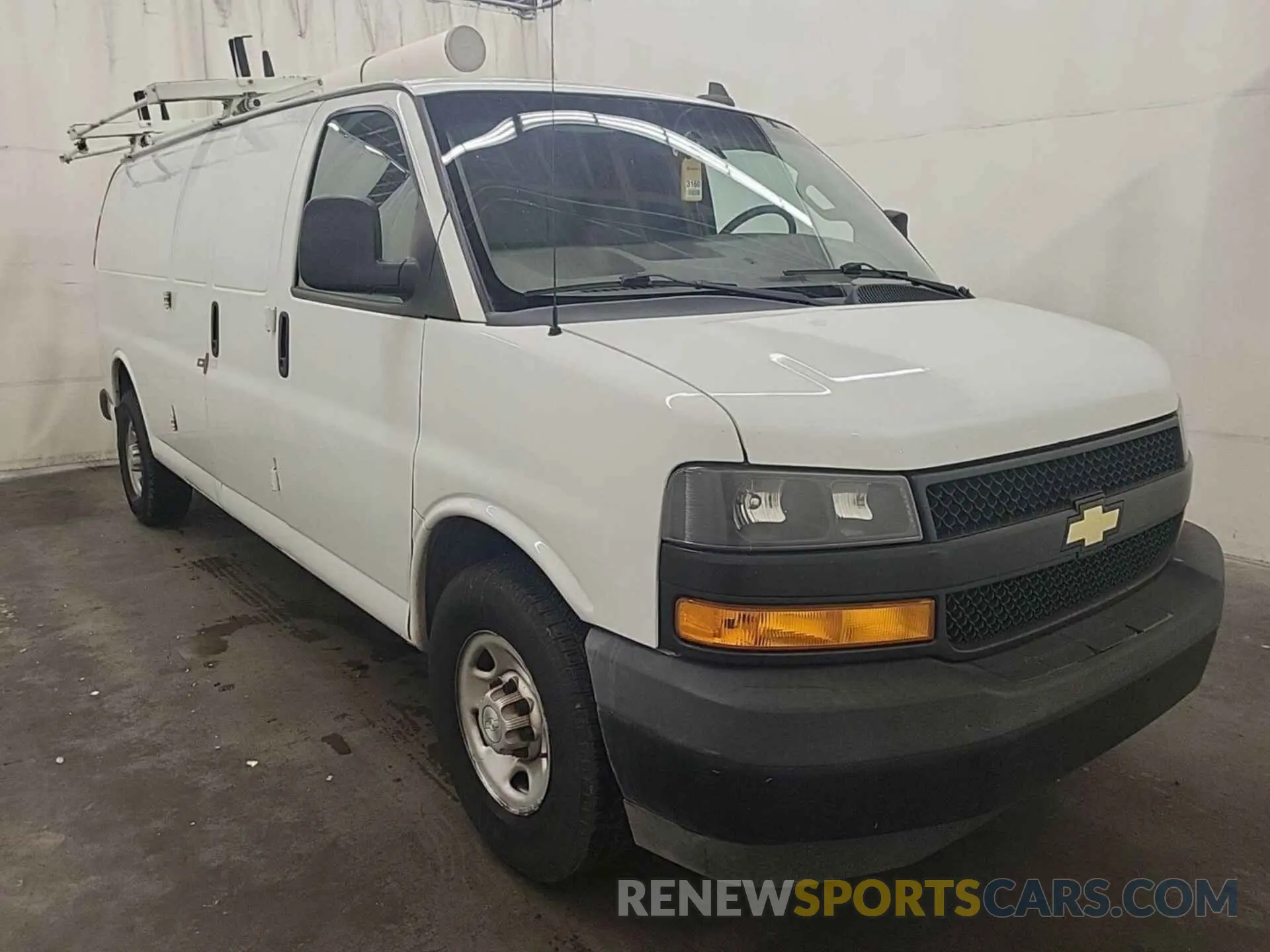 10 Photograph of a damaged car 1GCWGBFP8K1269351 CHEVROLET EXPRESS G2500 2019