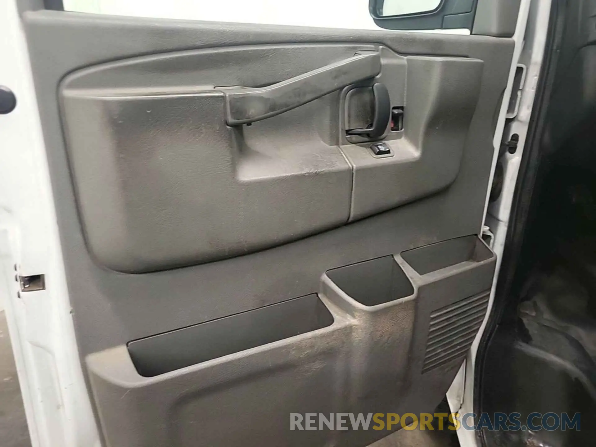 3 Photograph of a damaged car 1GCWGBFP8K1269351 CHEVROLET EXPRESS G2500 2019