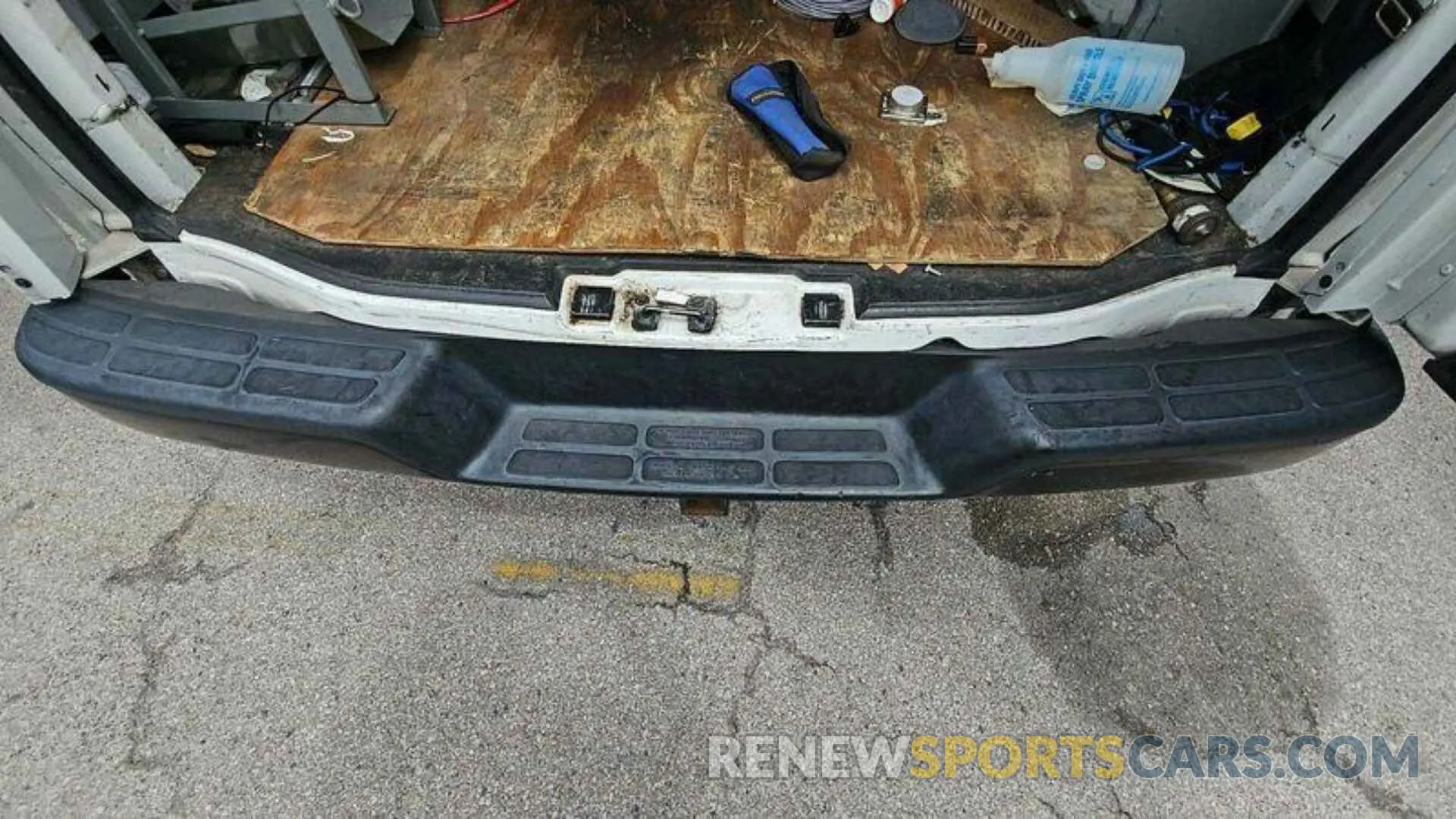 19 Photograph of a damaged car 1GCWGAFG3L1276073 CHEVROLET EXPRESS G2500 2020