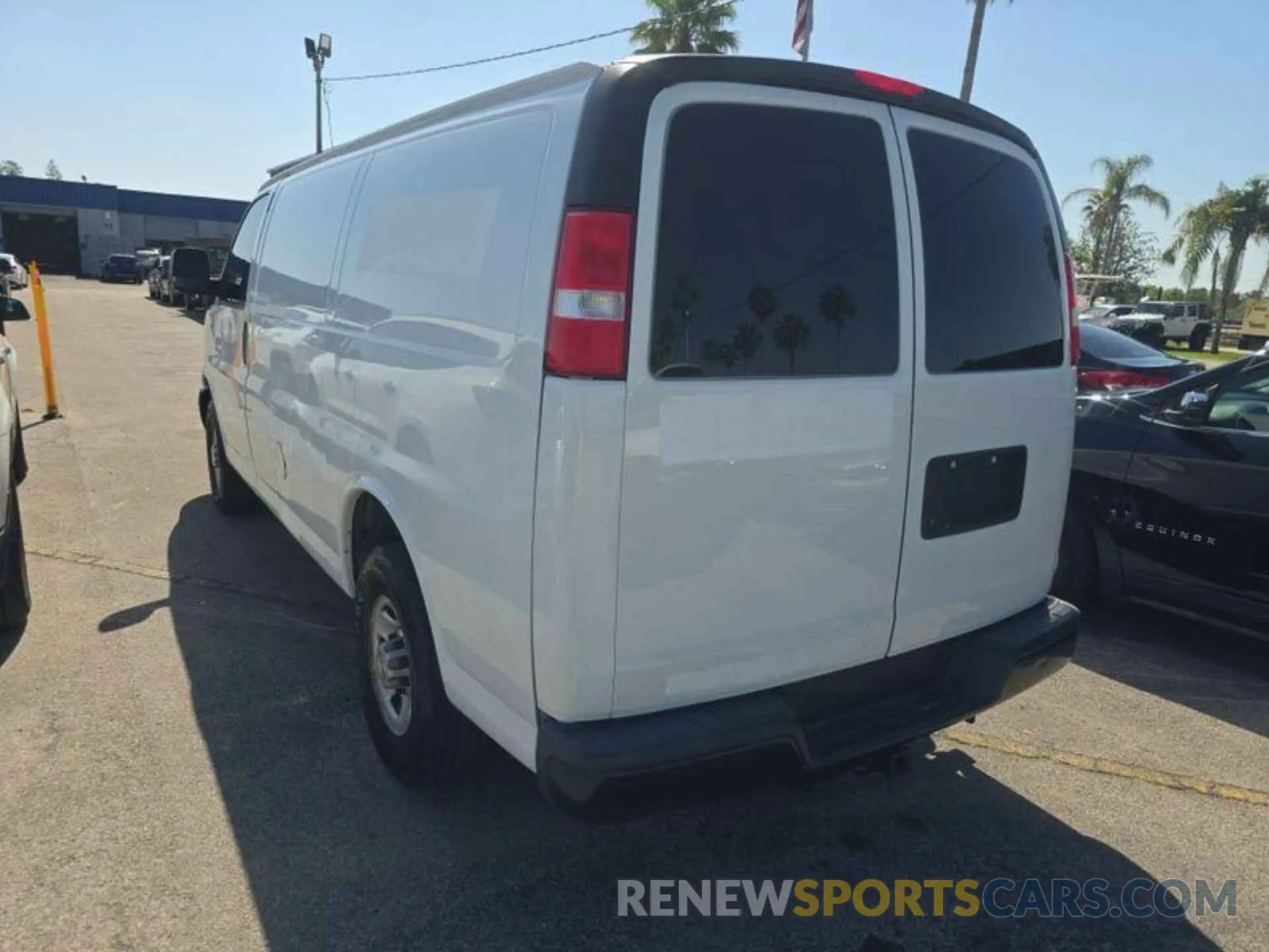 6 Photograph of a damaged car 1GCWGAFG3L1276073 CHEVROLET EXPRESS G2500 2020